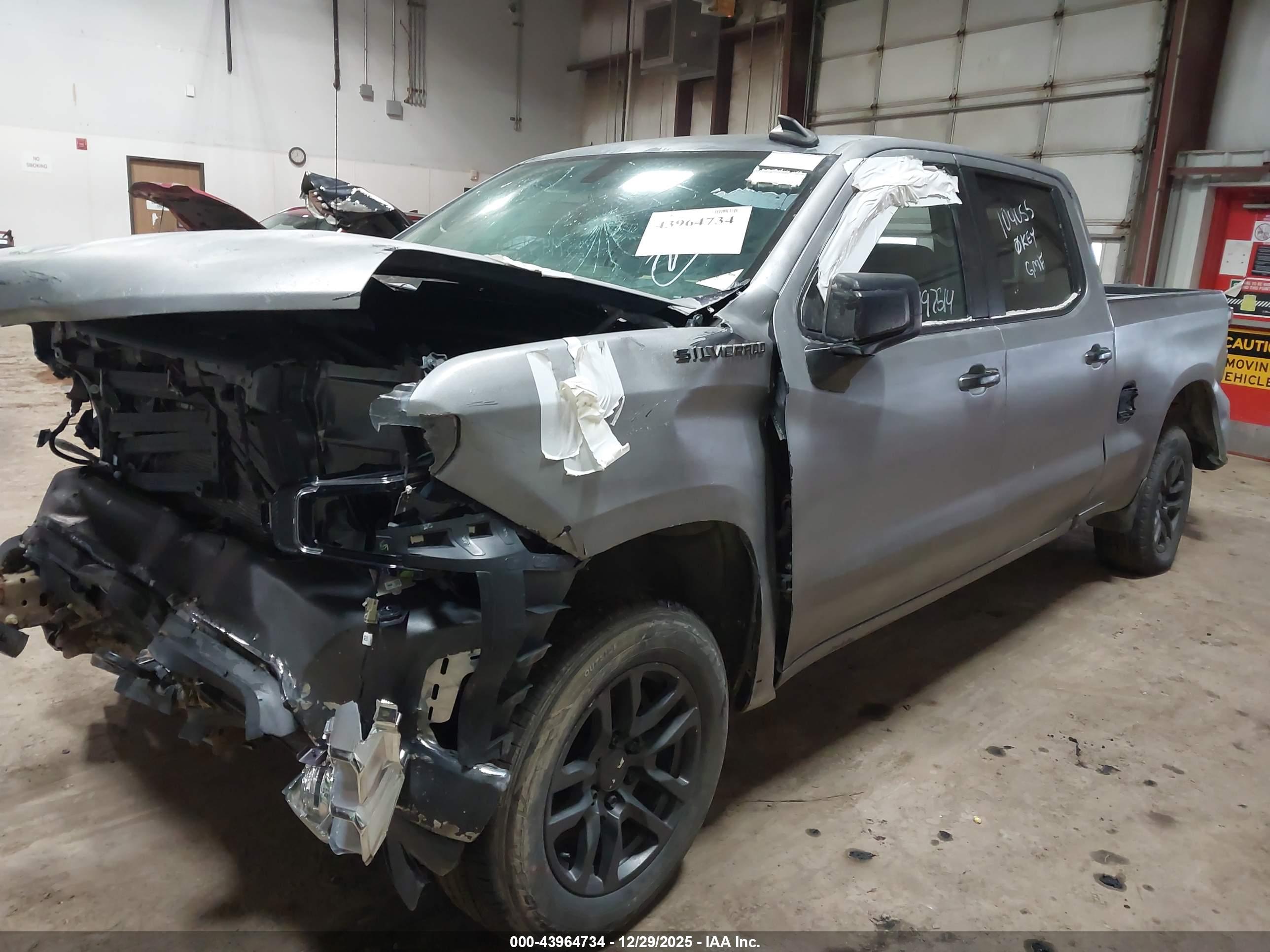 CHEVROLET SILVERADO image 2