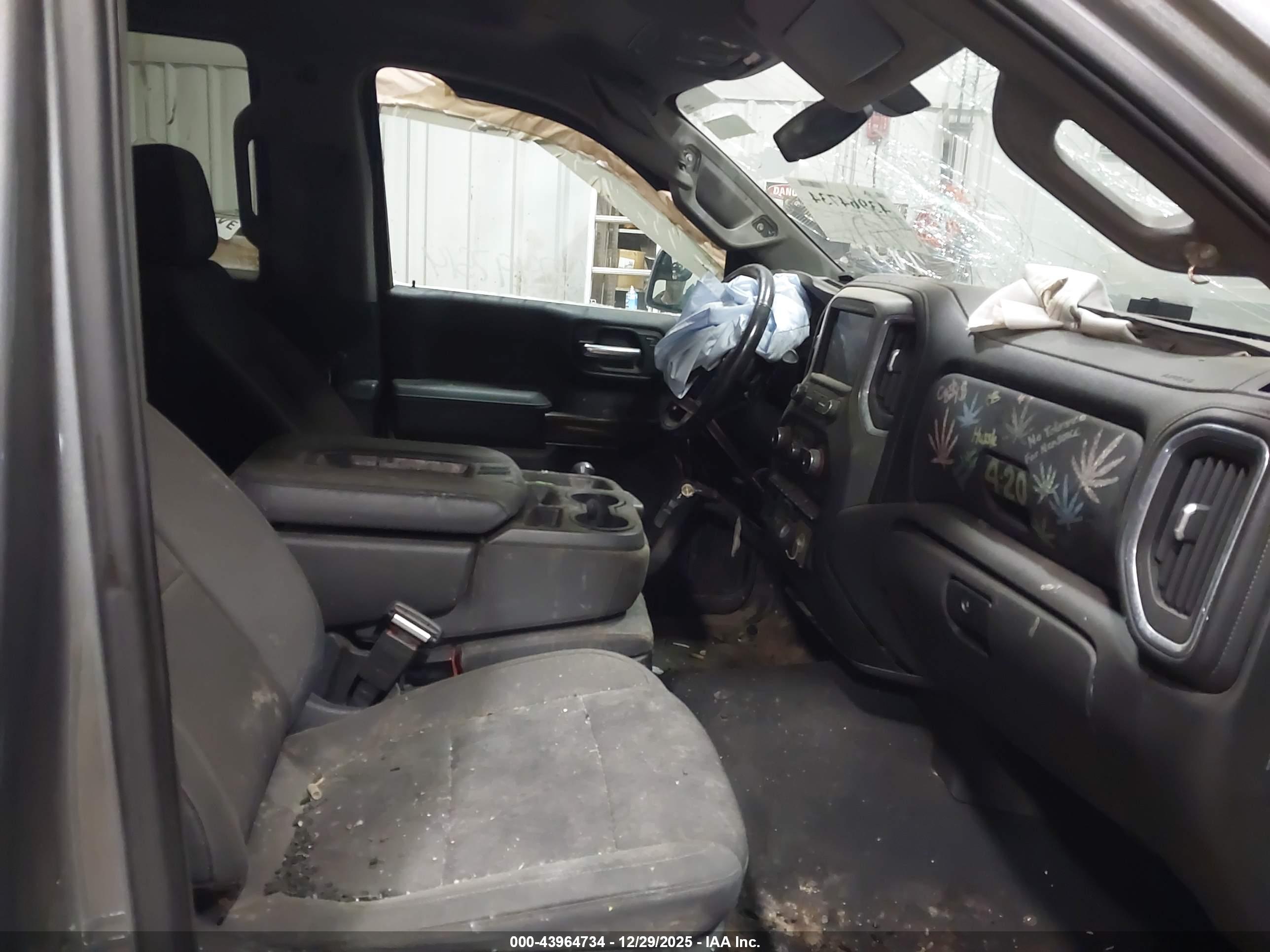 CHEVROLET SILVERADO image 5
