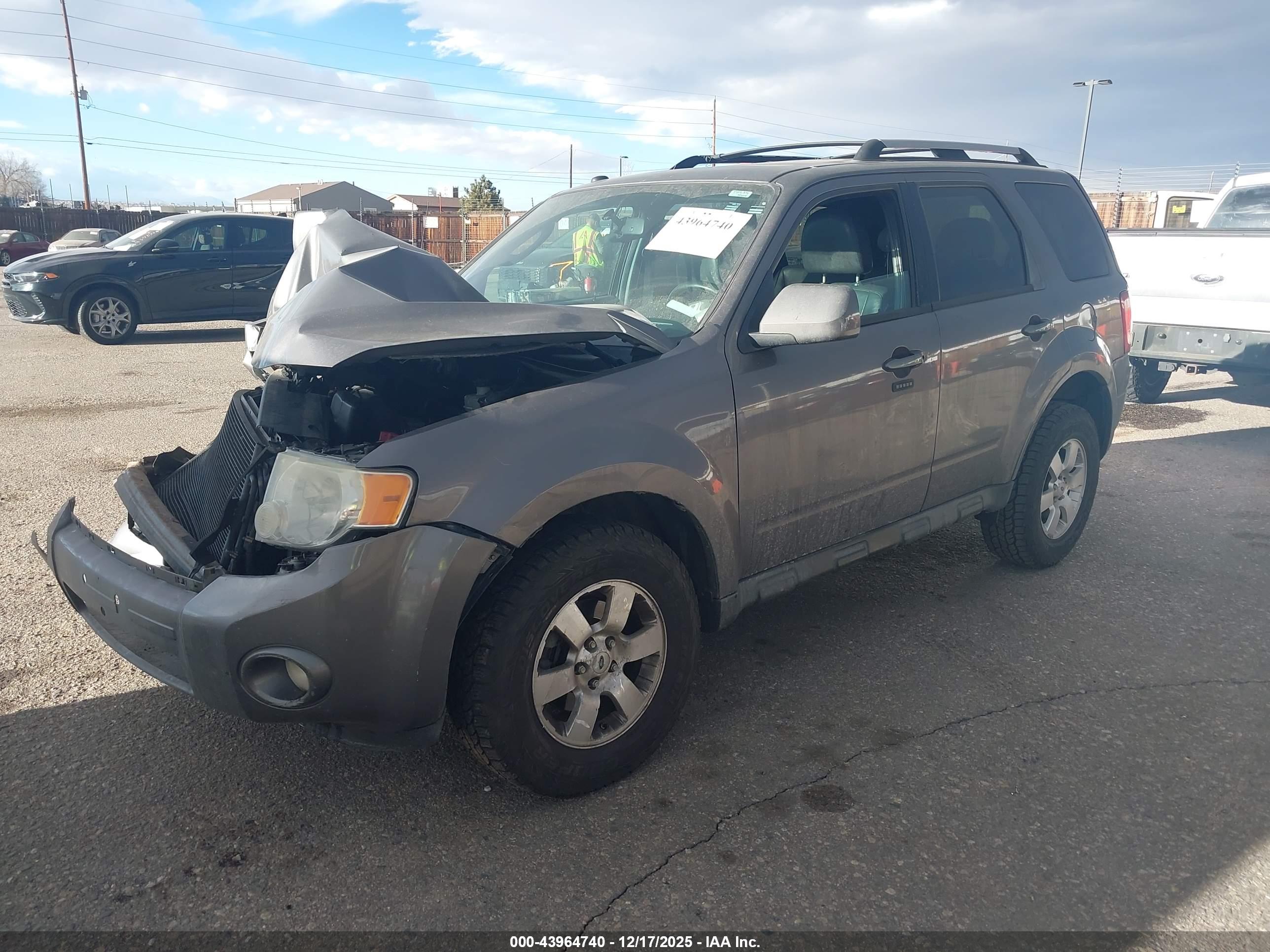 FORD ESCAPE image 2