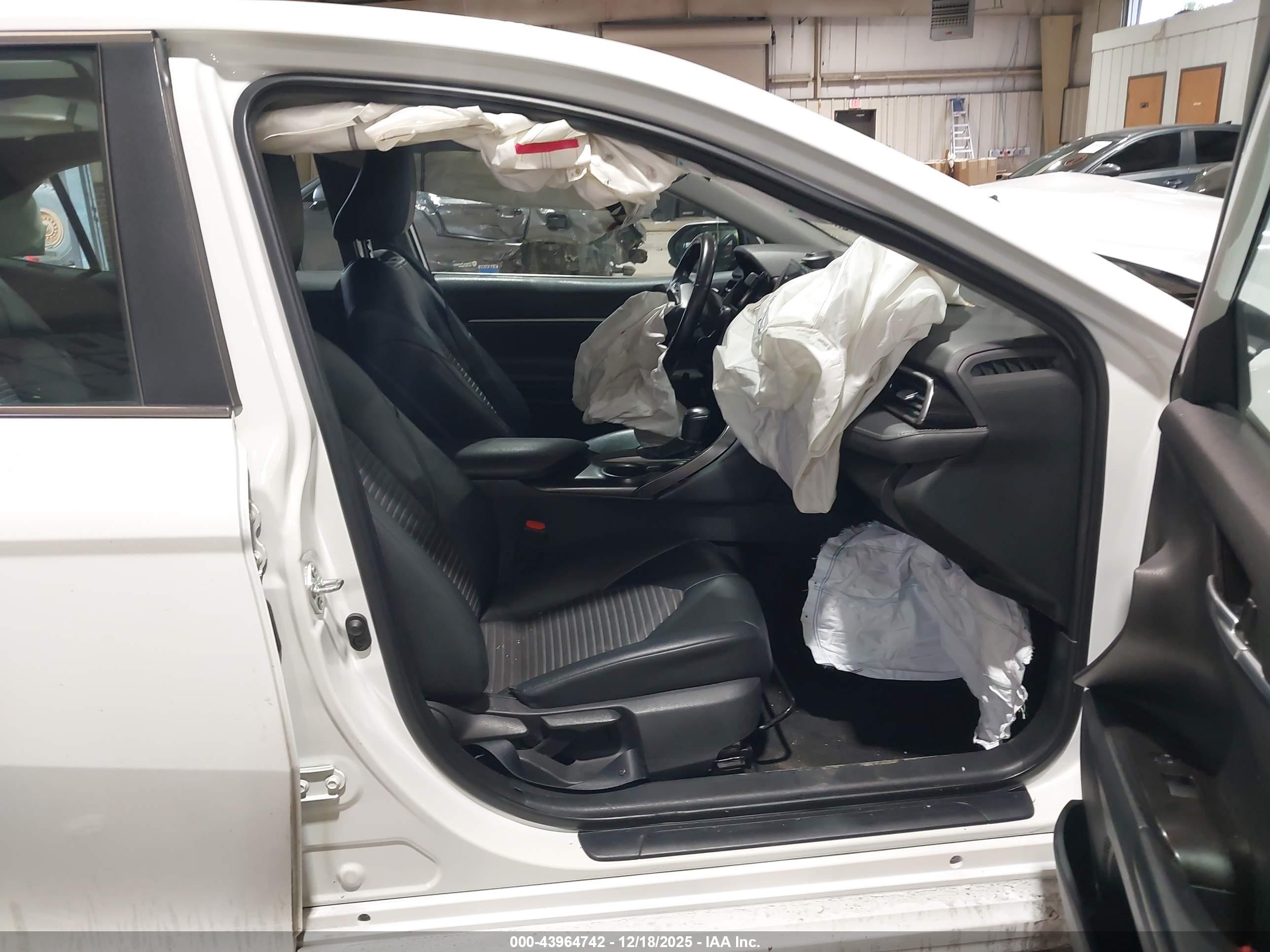 TOYOTA CAMRY image 5