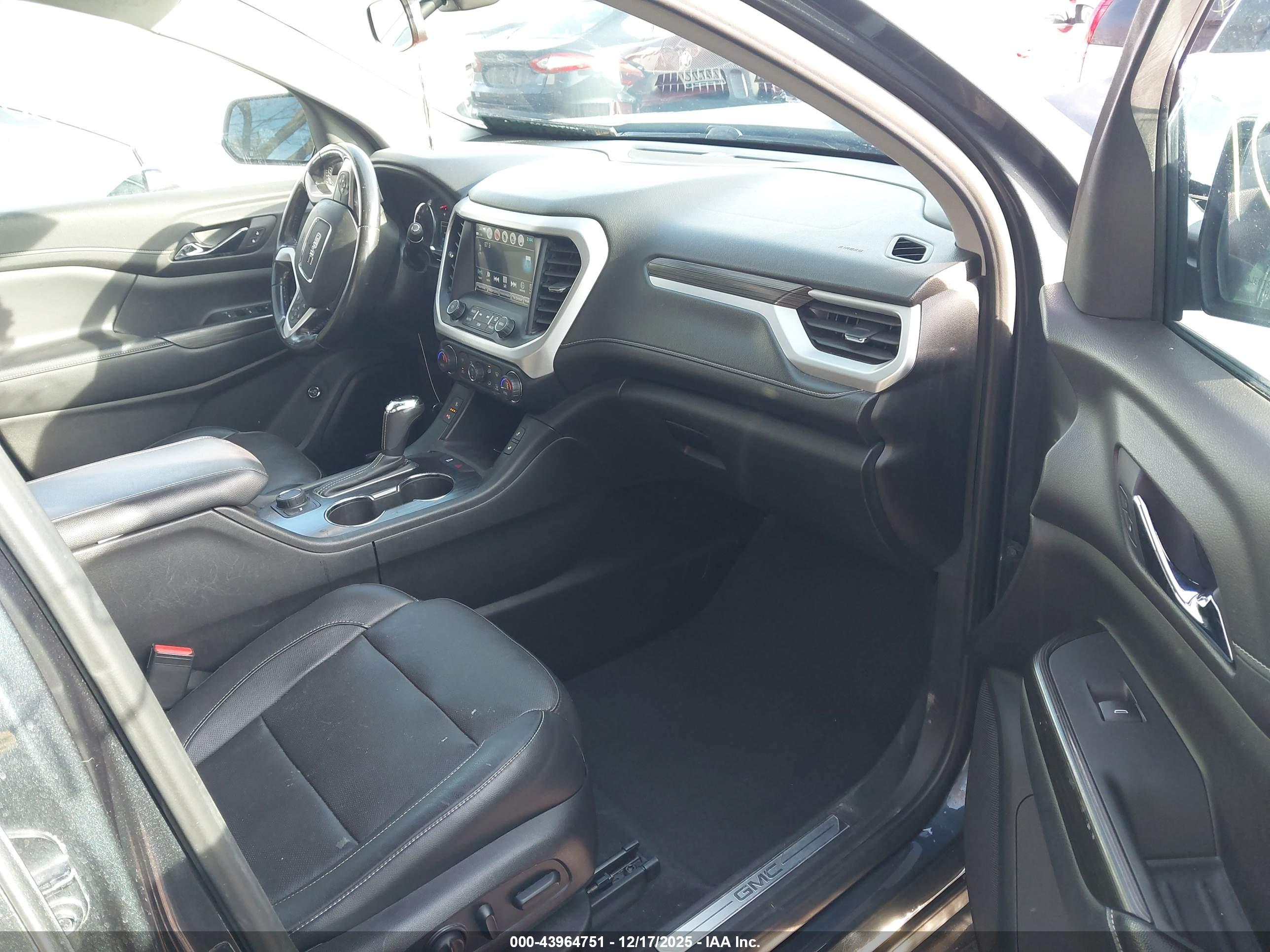 GMC ACADIA image 5