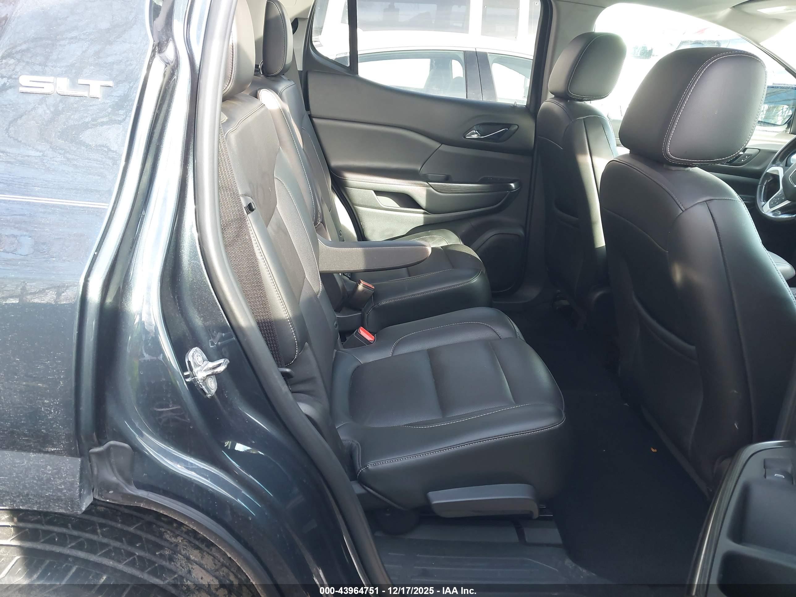 GMC ACADIA image 8