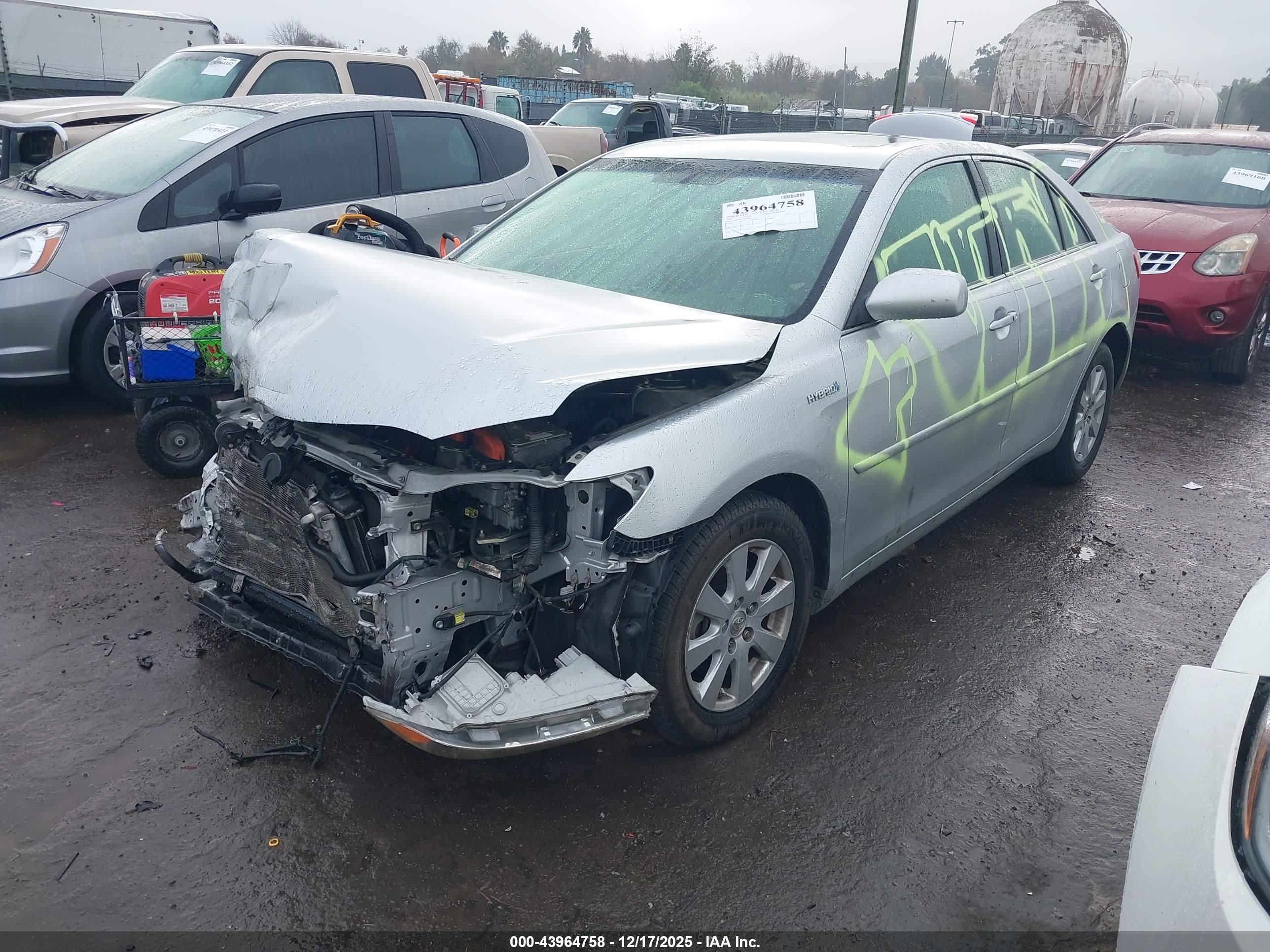 TOYOTA CAMRY image 2