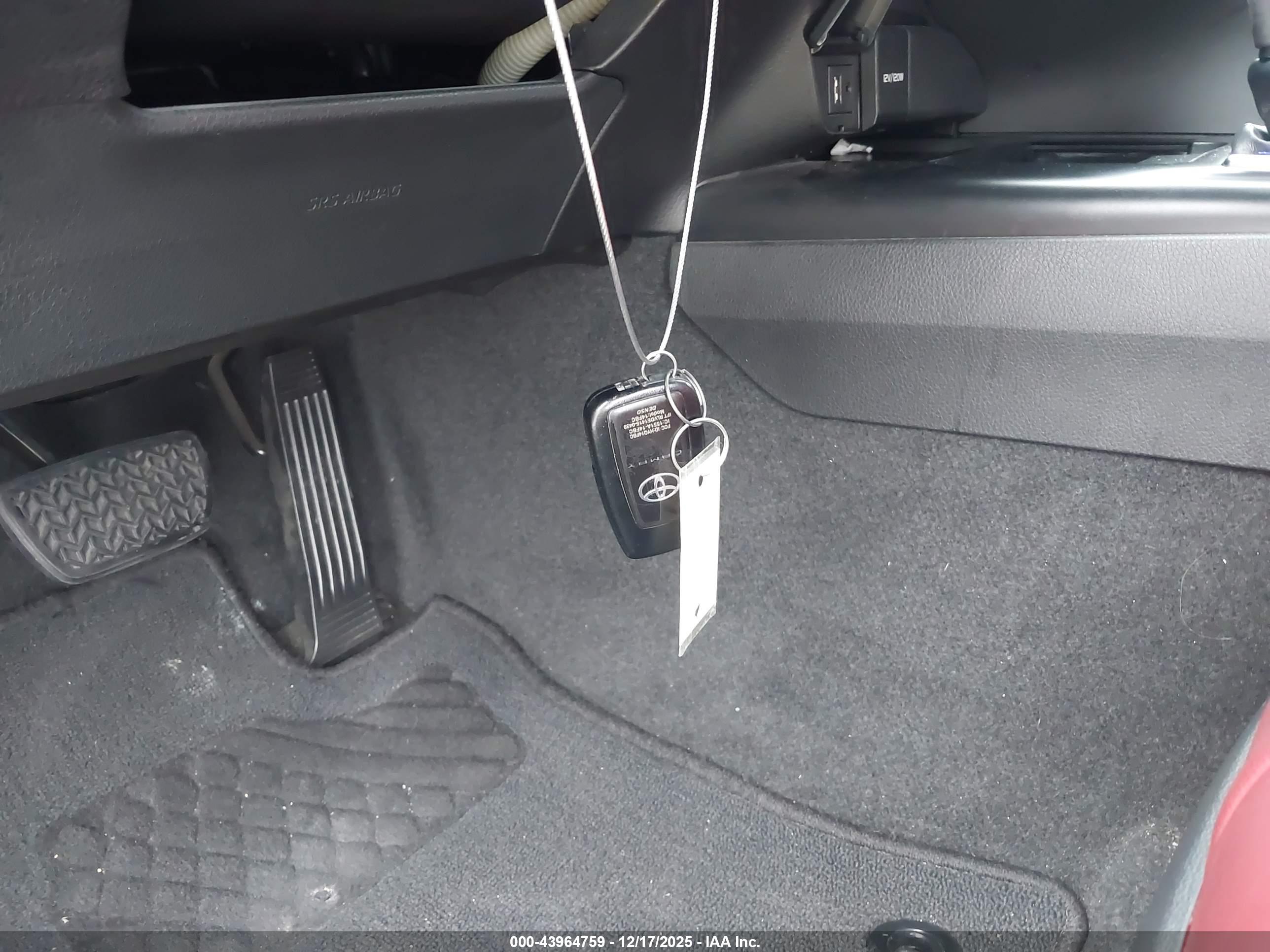 TOYOTA CAMRY image 11