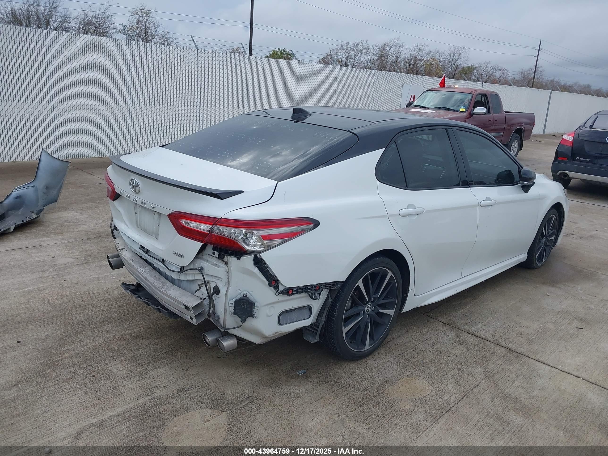 TOYOTA CAMRY image 4