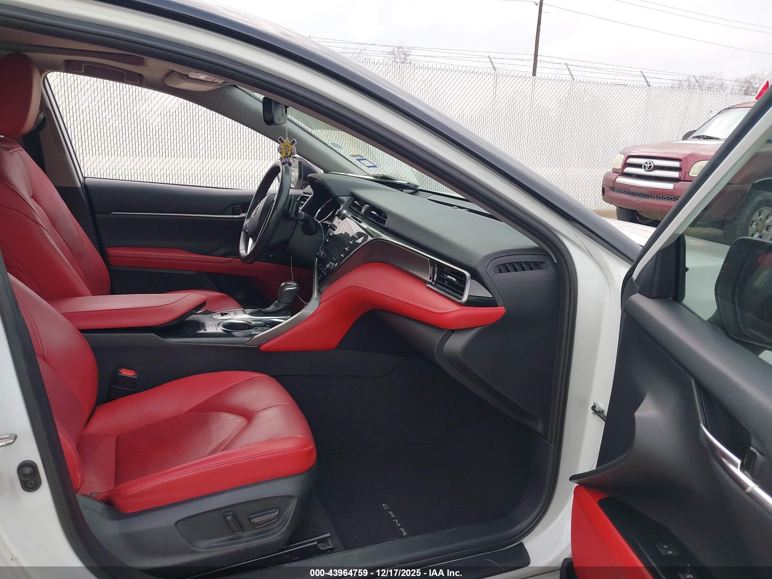 TOYOTA CAMRY image 5