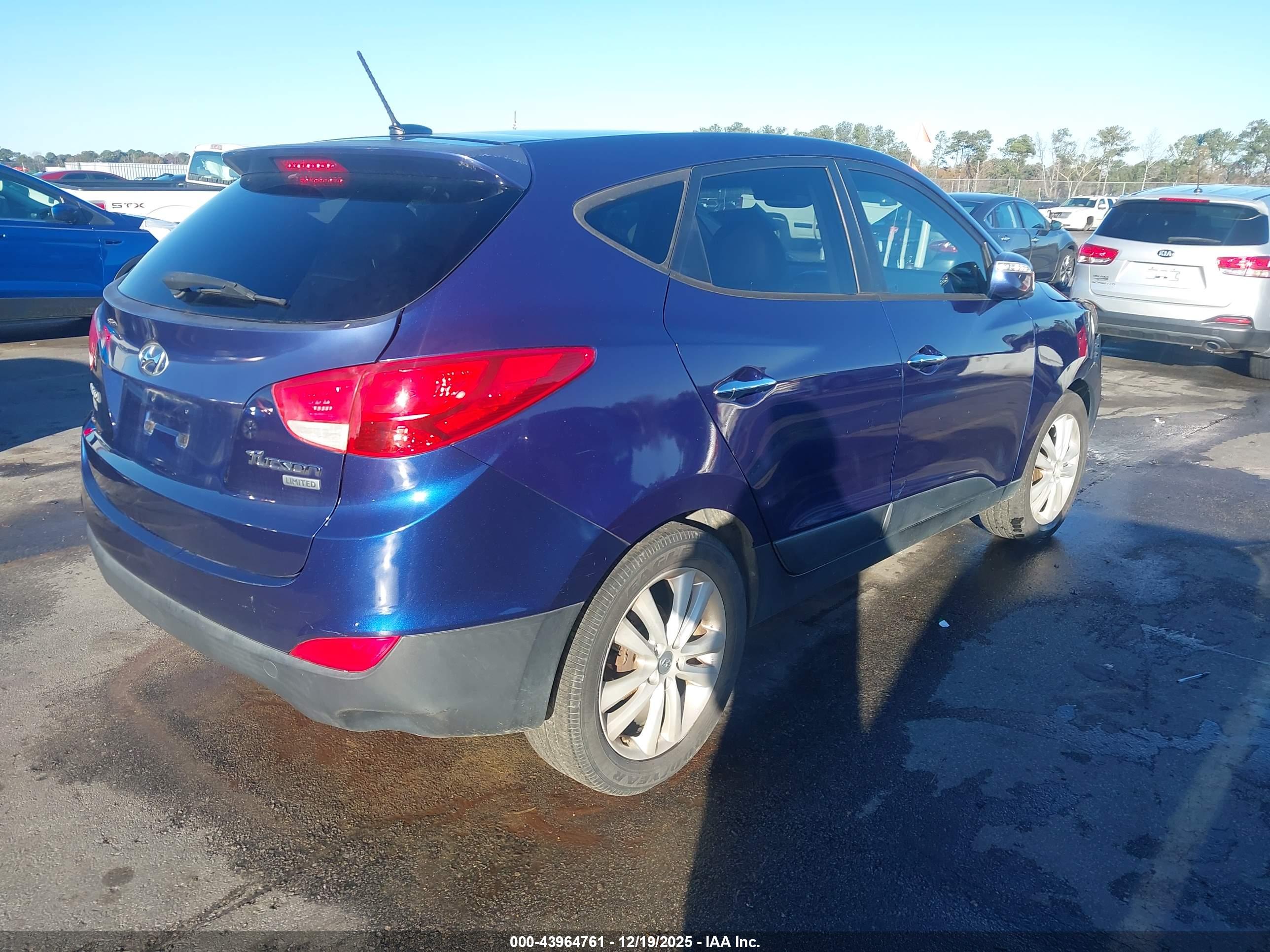 HYUNDAI TUCSON image 4