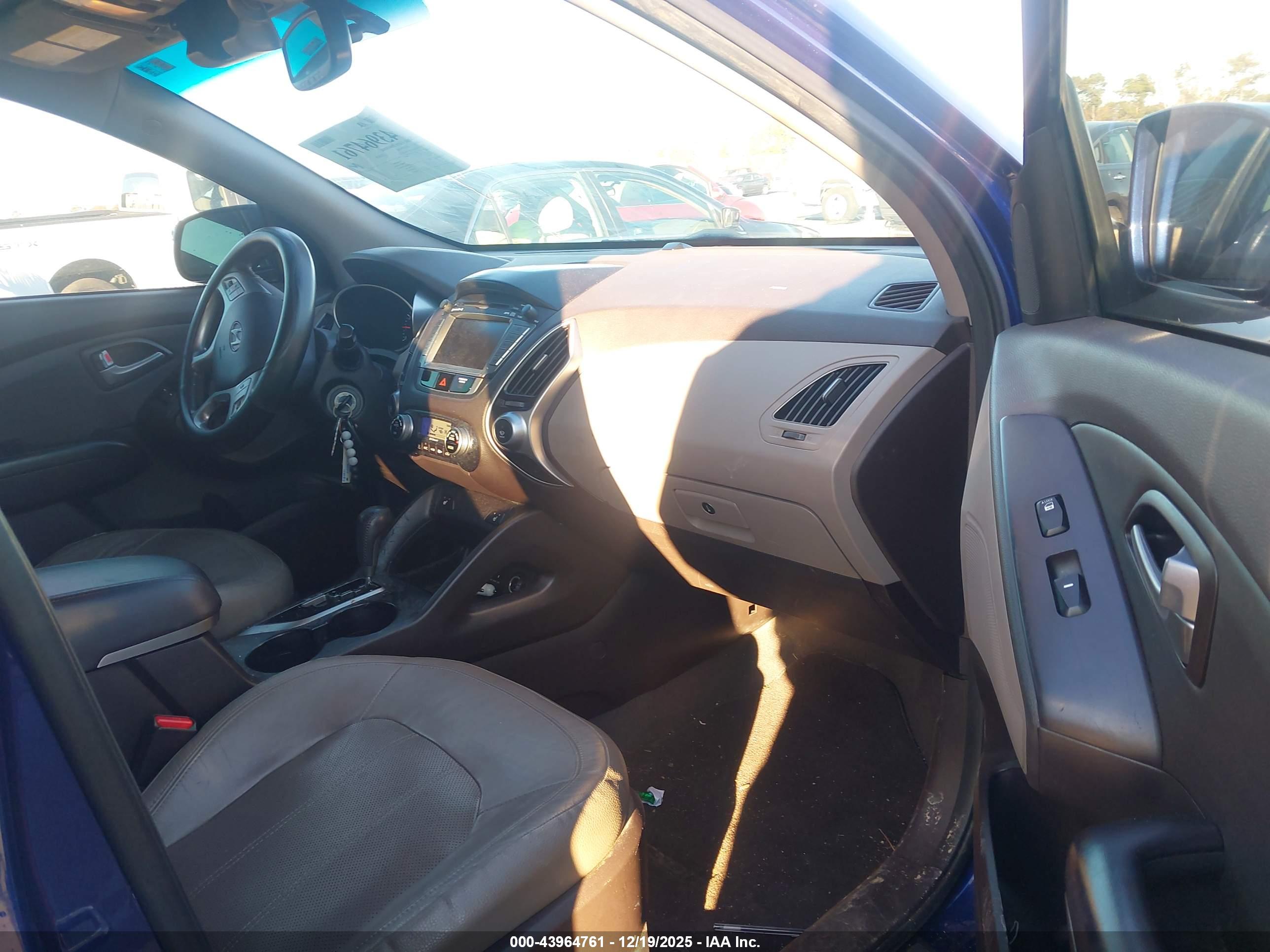 HYUNDAI TUCSON image 5