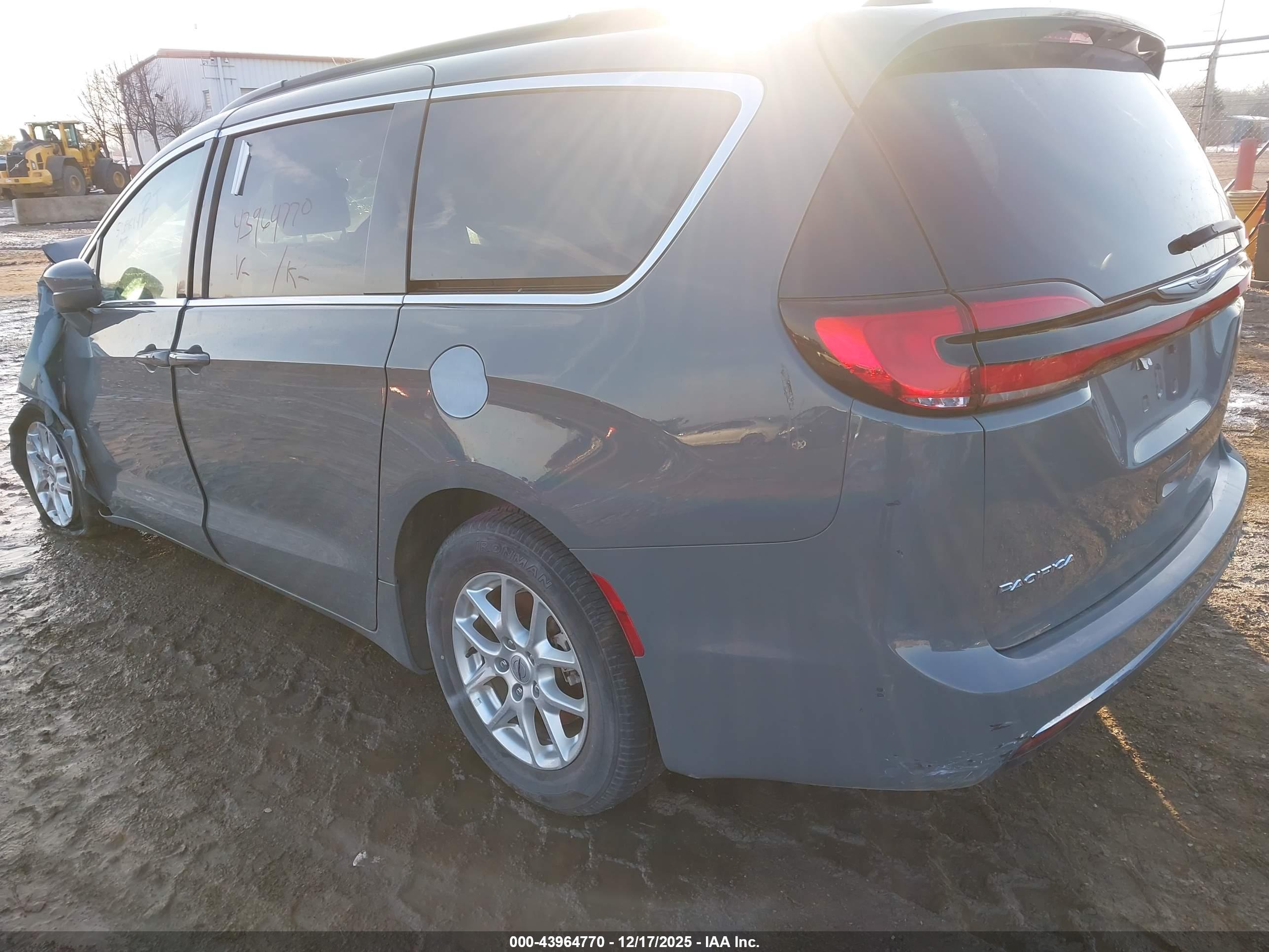 CHRYSLER PACIFICA image 3