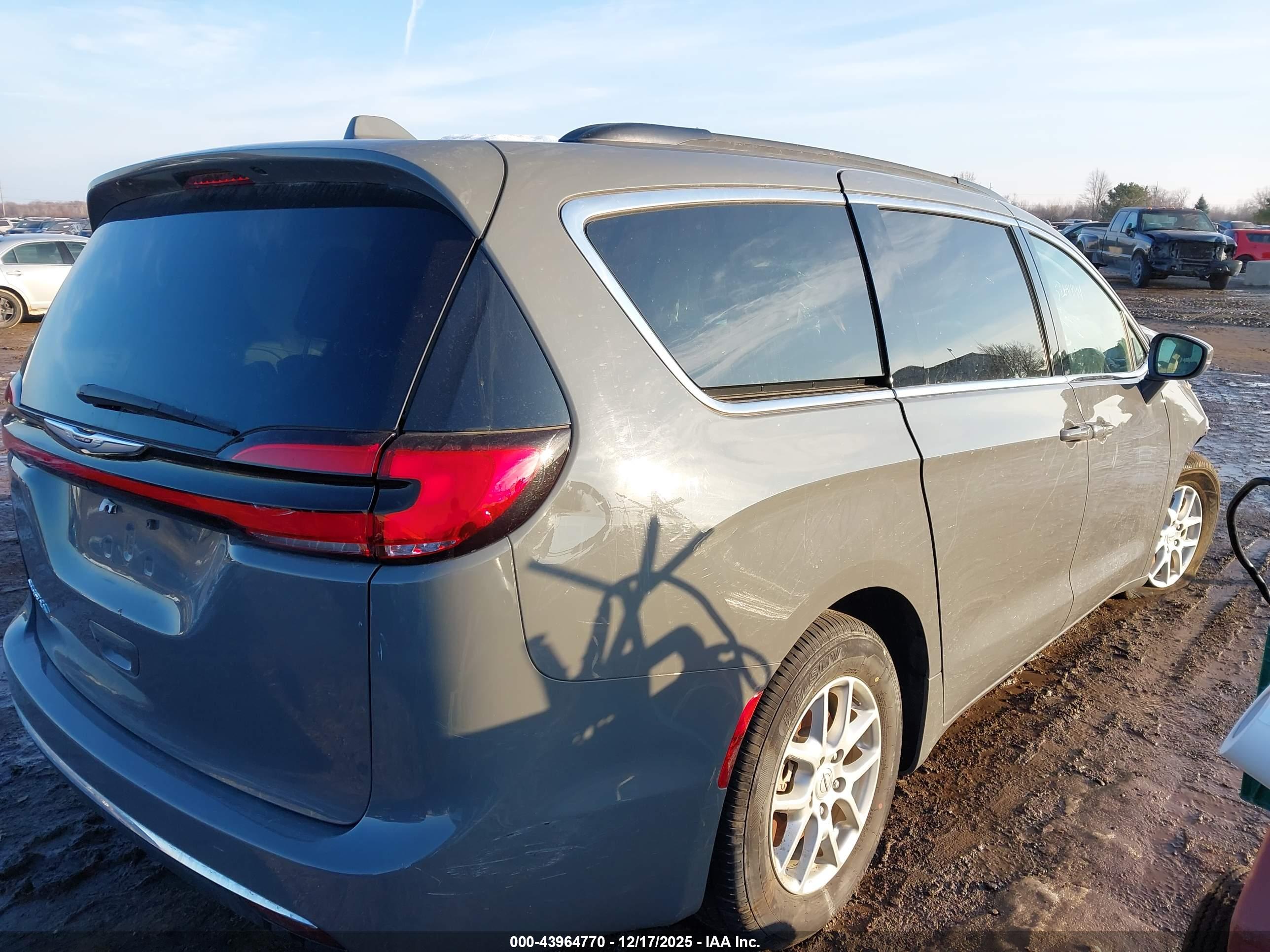 CHRYSLER PACIFICA image 4