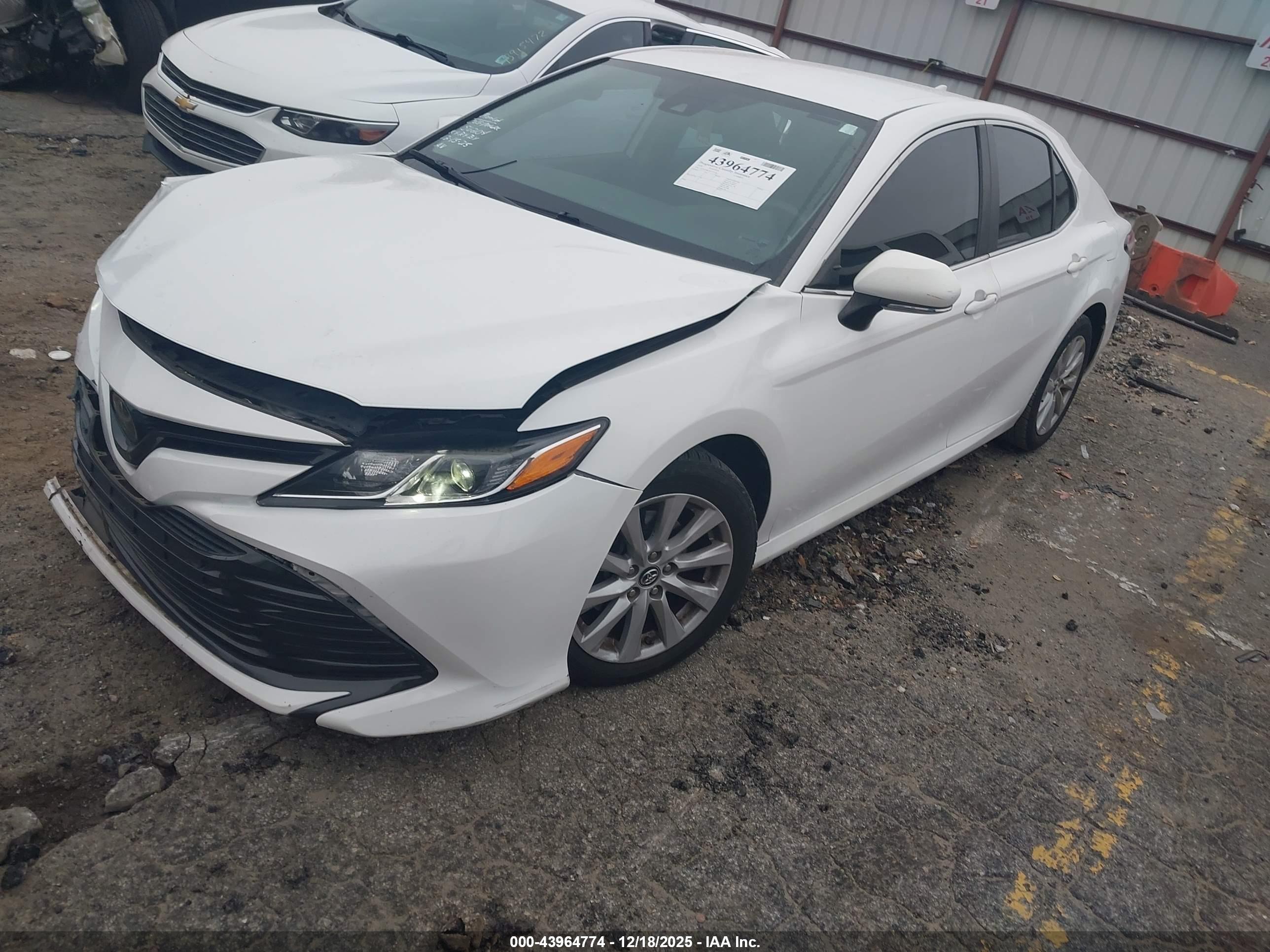 TOYOTA CAMRY image 2