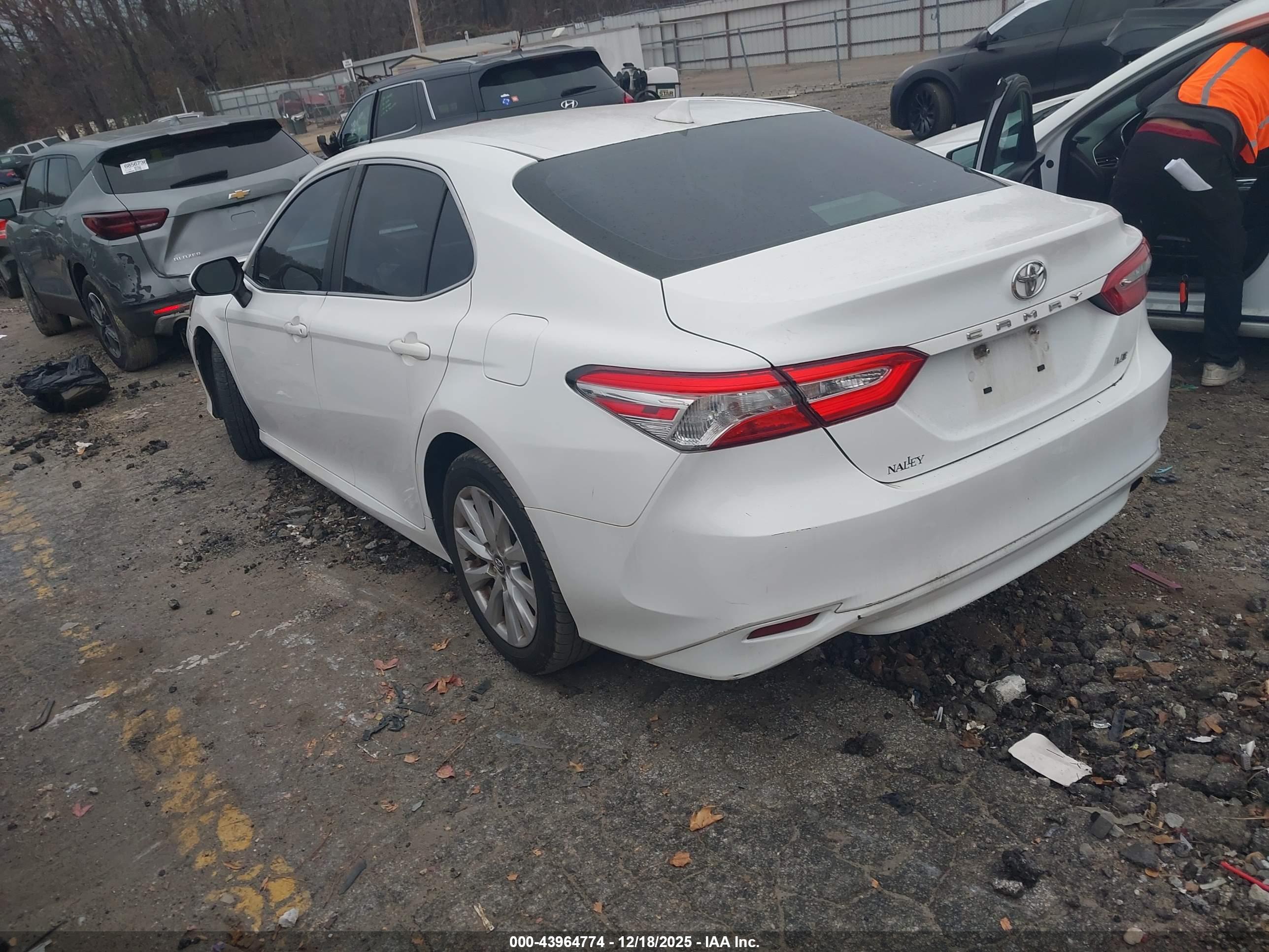 TOYOTA CAMRY image 3