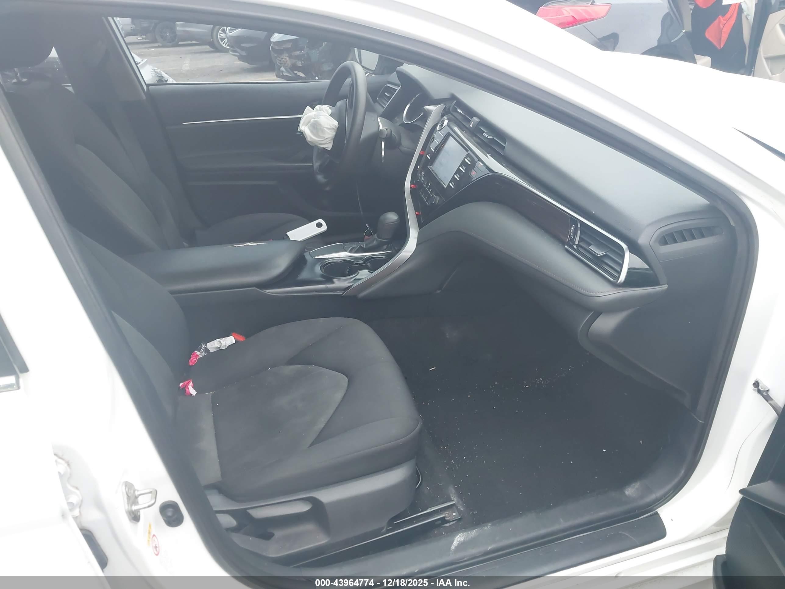 TOYOTA CAMRY image 5