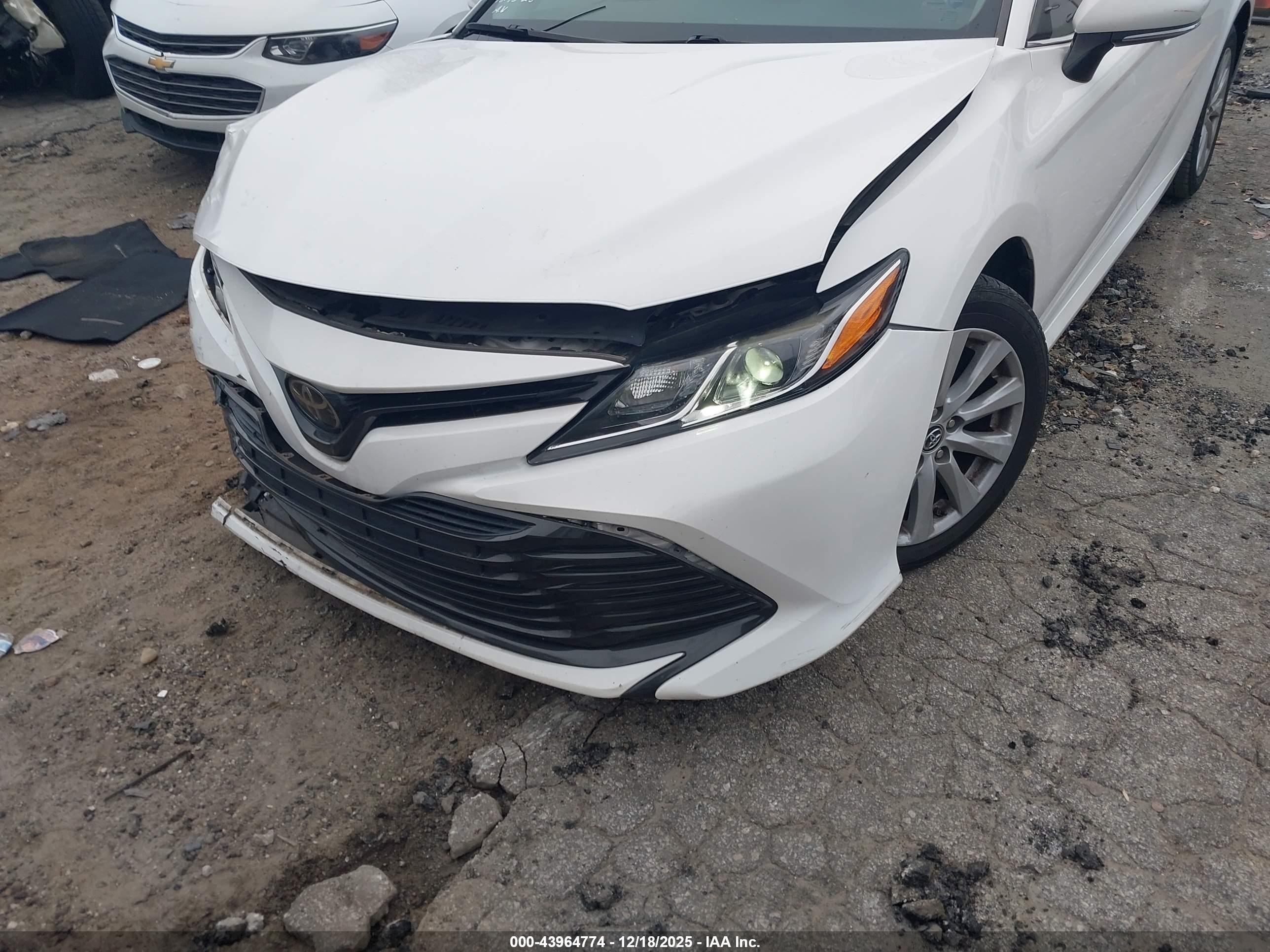 TOYOTA CAMRY image 6