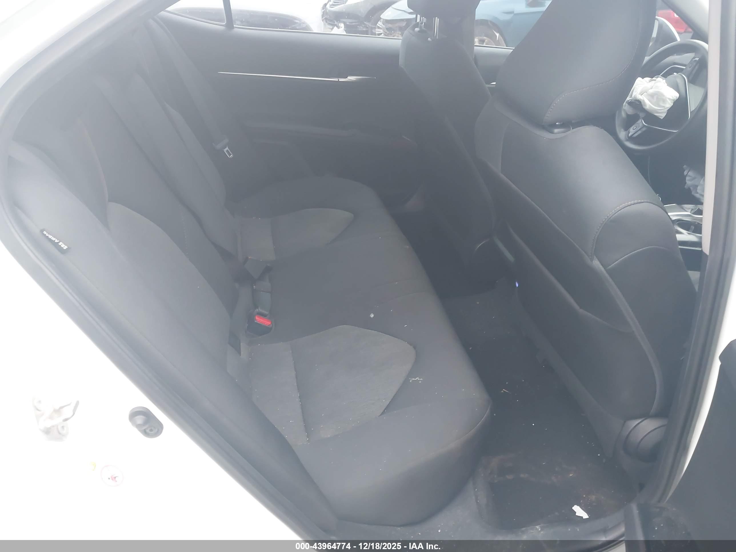 TOYOTA CAMRY image 8