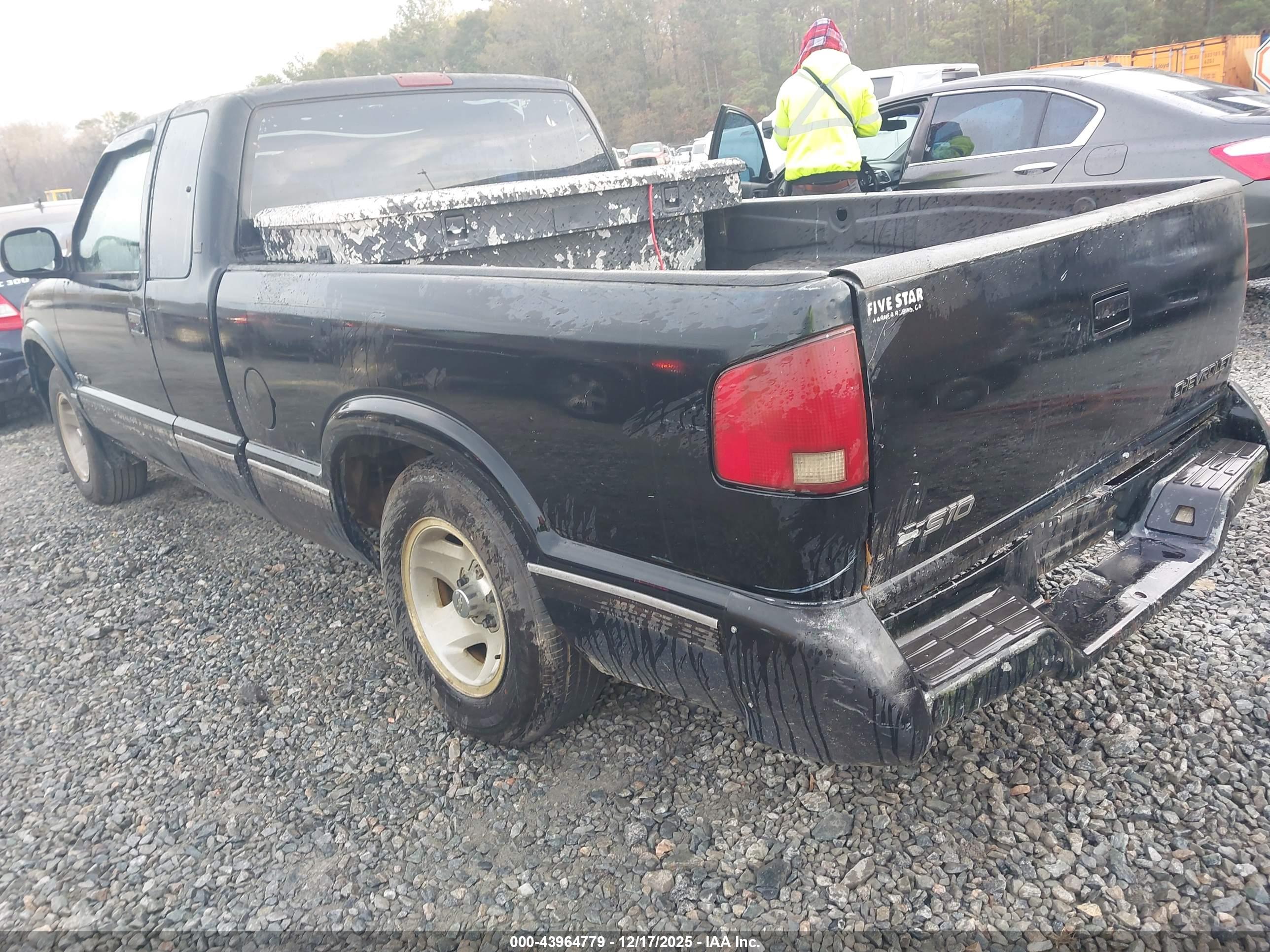 CHEVROLET S-10 image 3