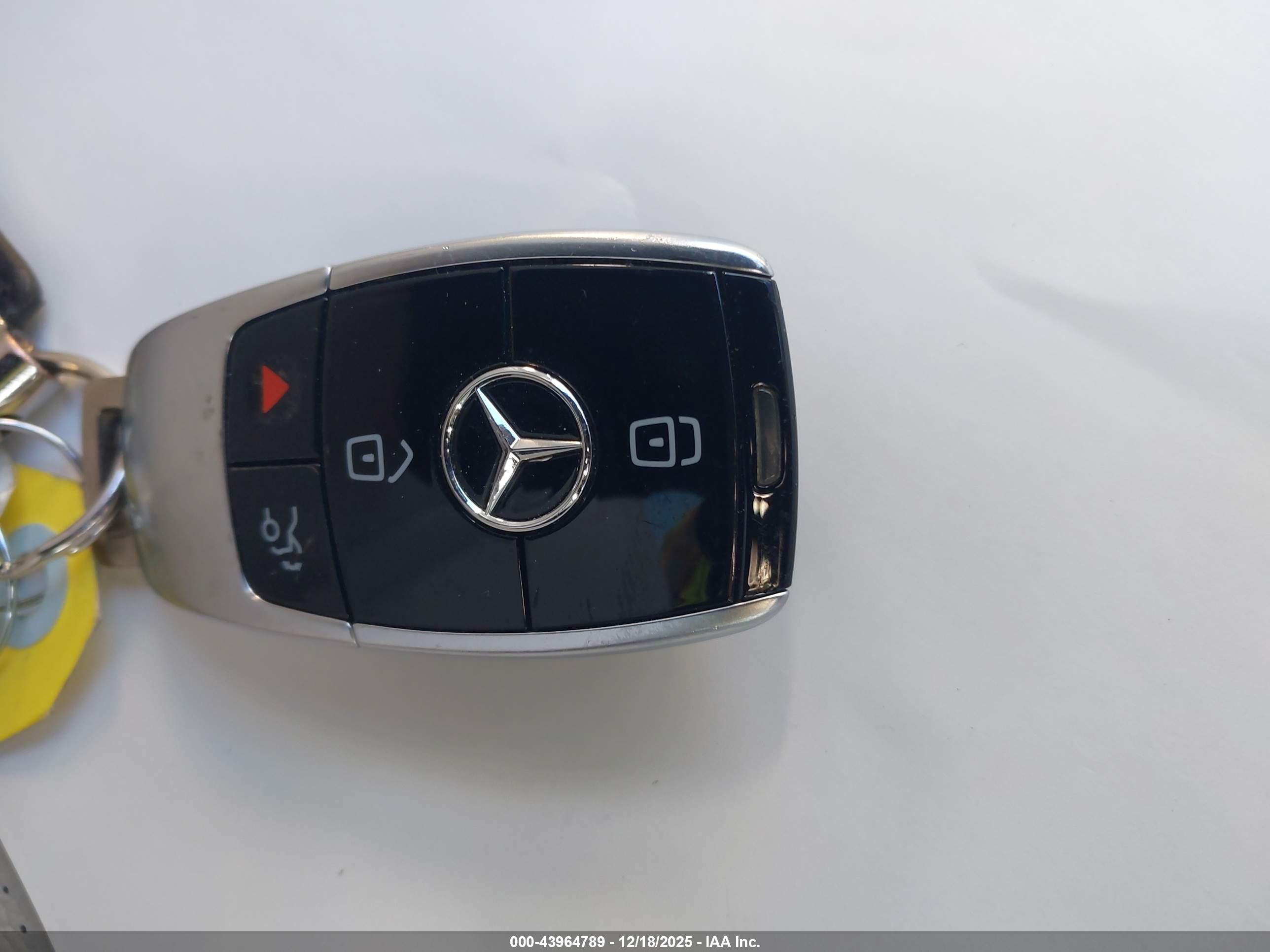 MERCEDES-BENZ E image 11