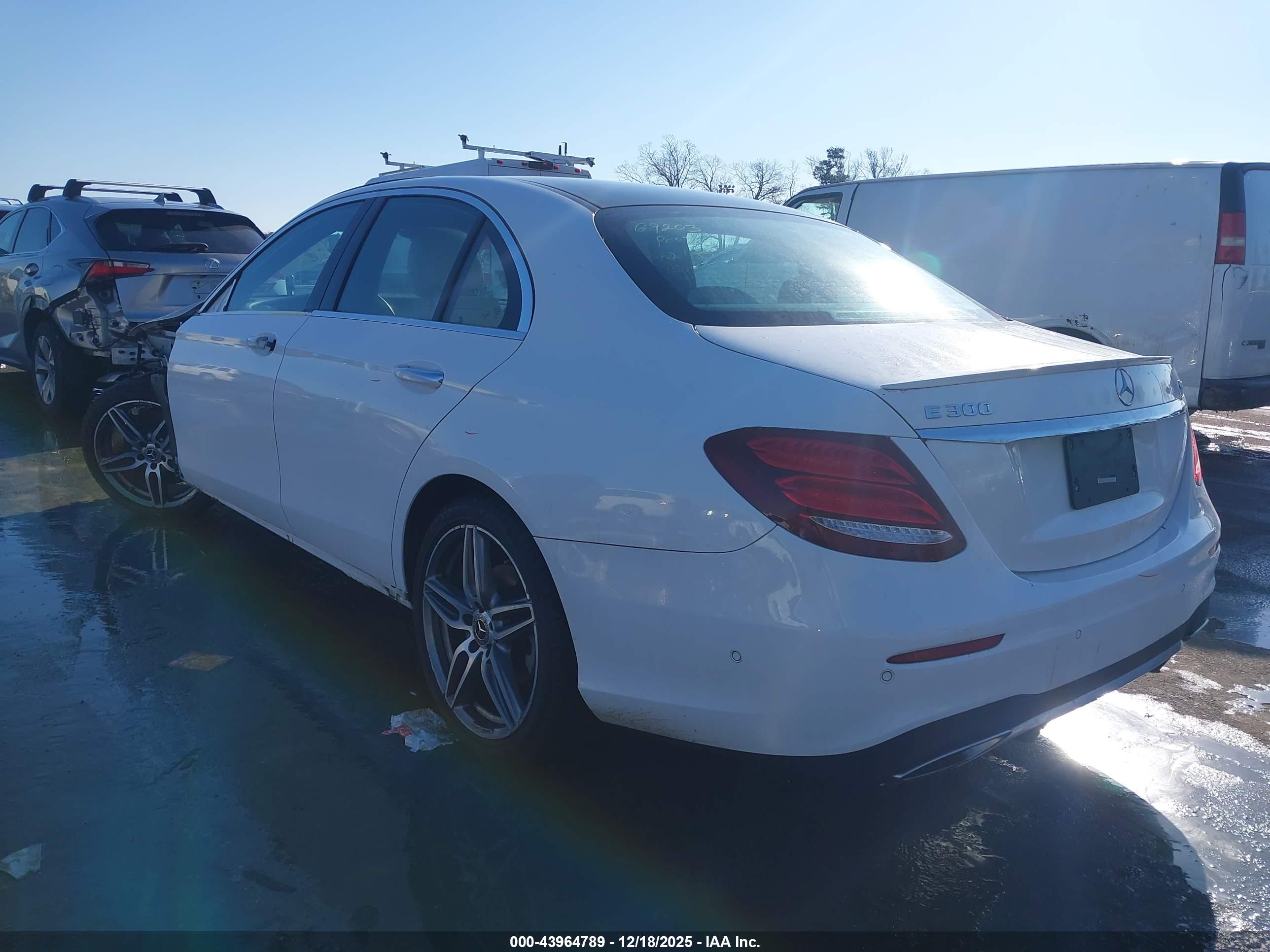 MERCEDES-BENZ E image 3