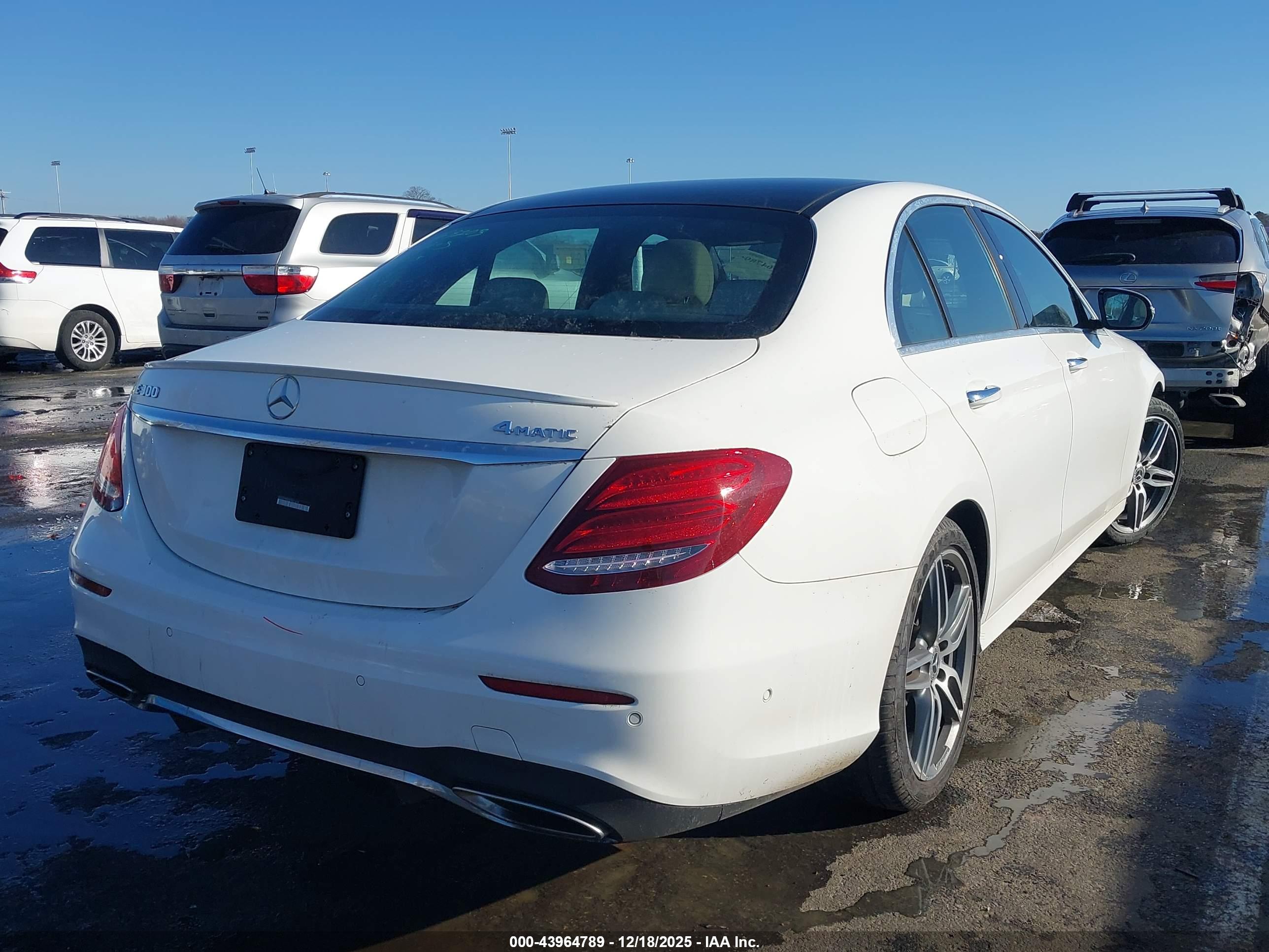 MERCEDES-BENZ E image 4