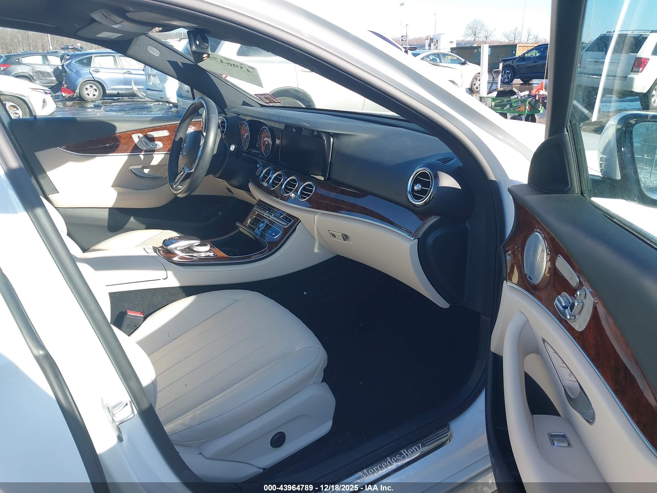 MERCEDES-BENZ E image 5