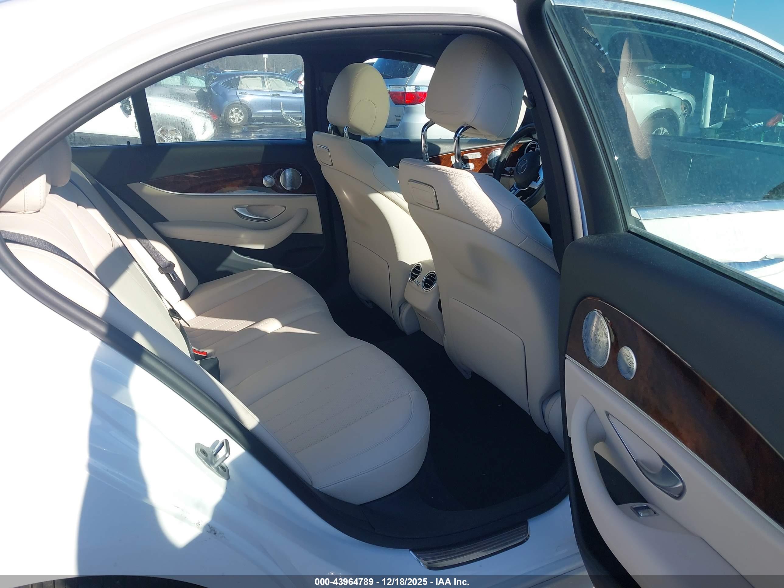 MERCEDES-BENZ E image 8