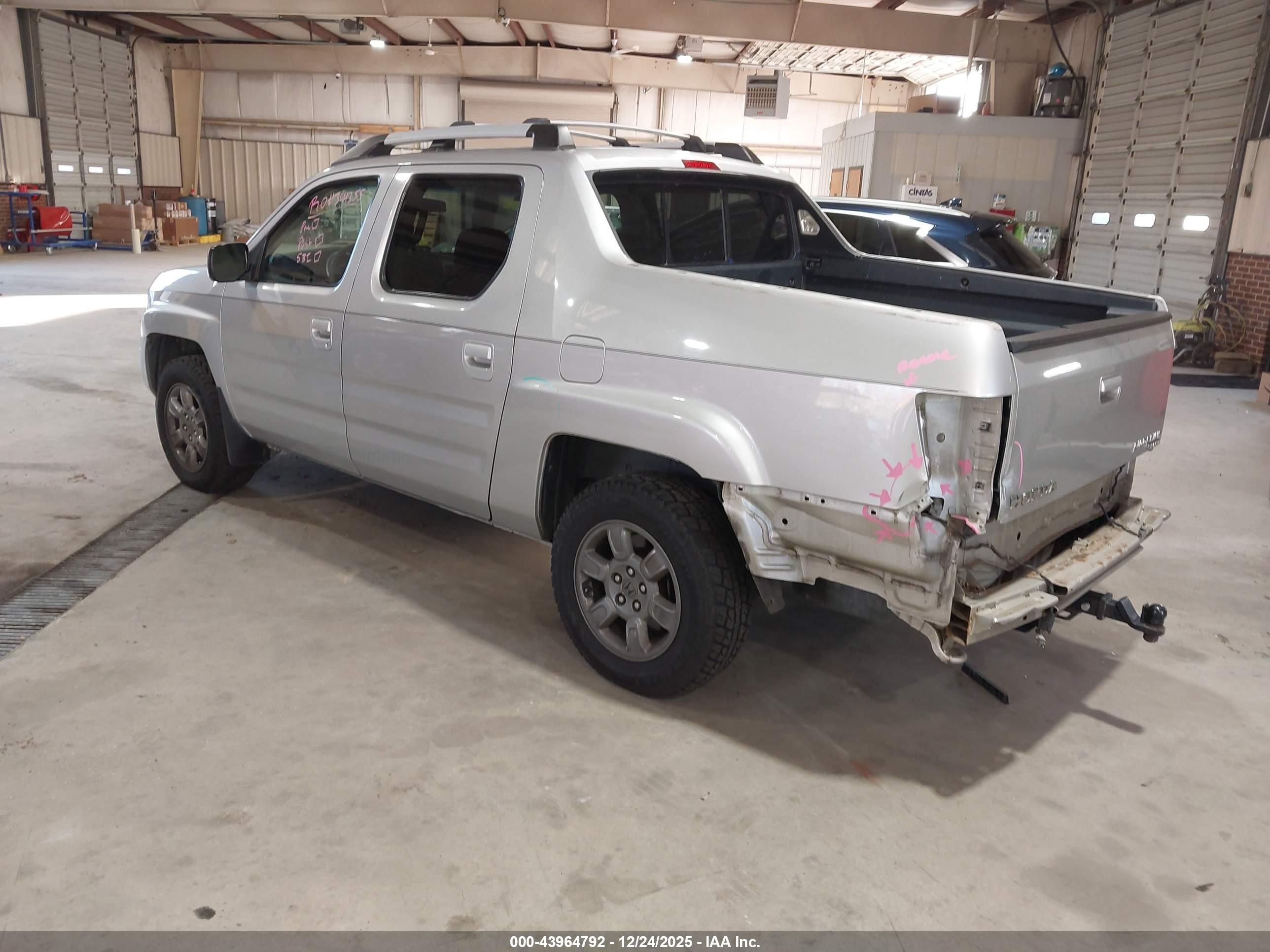 HONDA RIDGELINE image 3