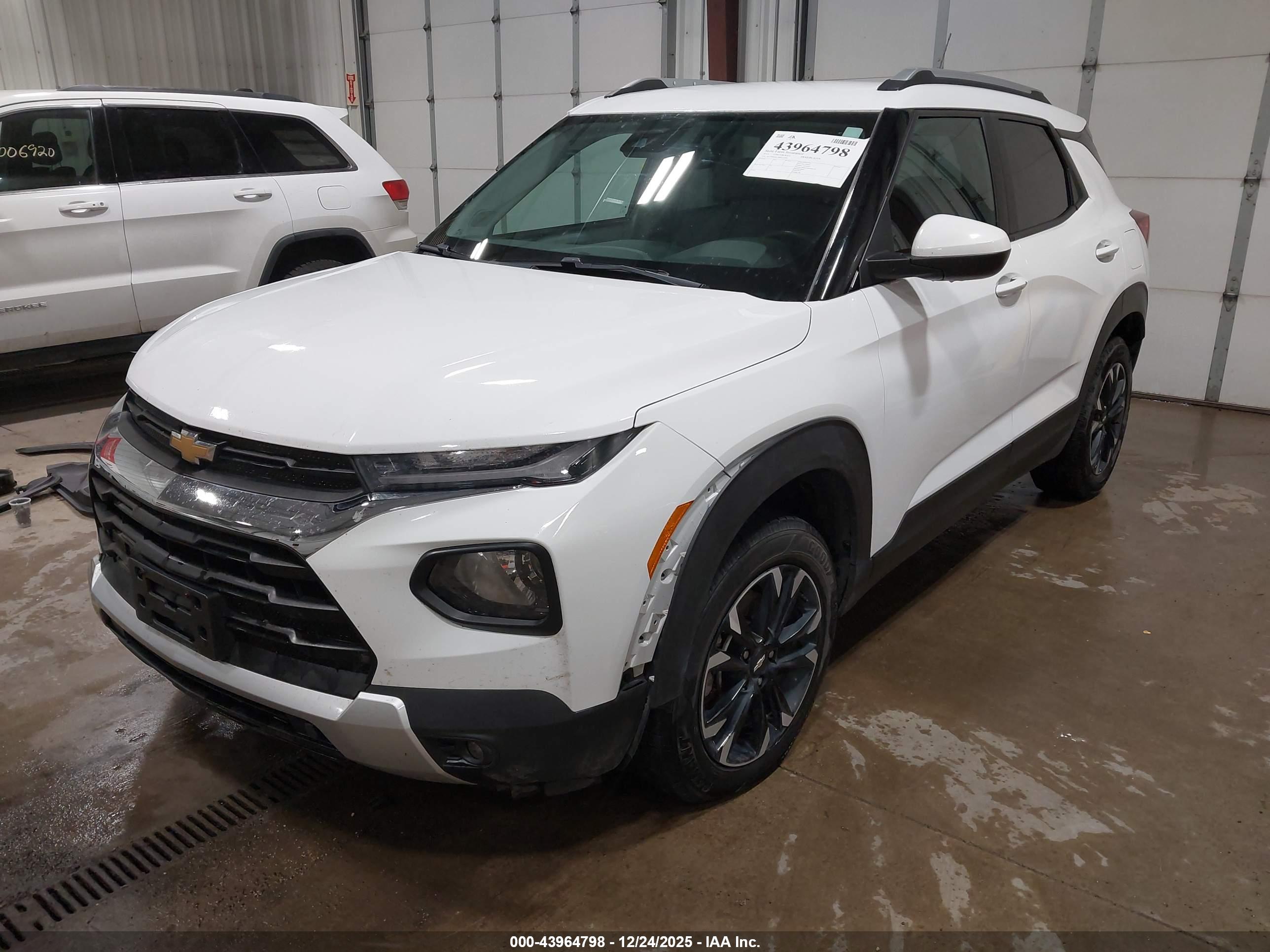 CHEVROLET TRAILBLAZER image 2