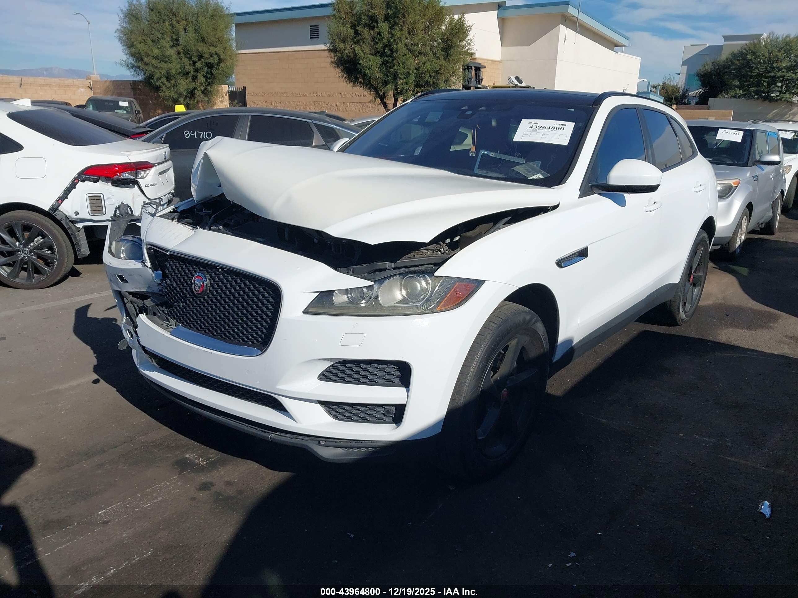 JAGUAR F-PACE image 2