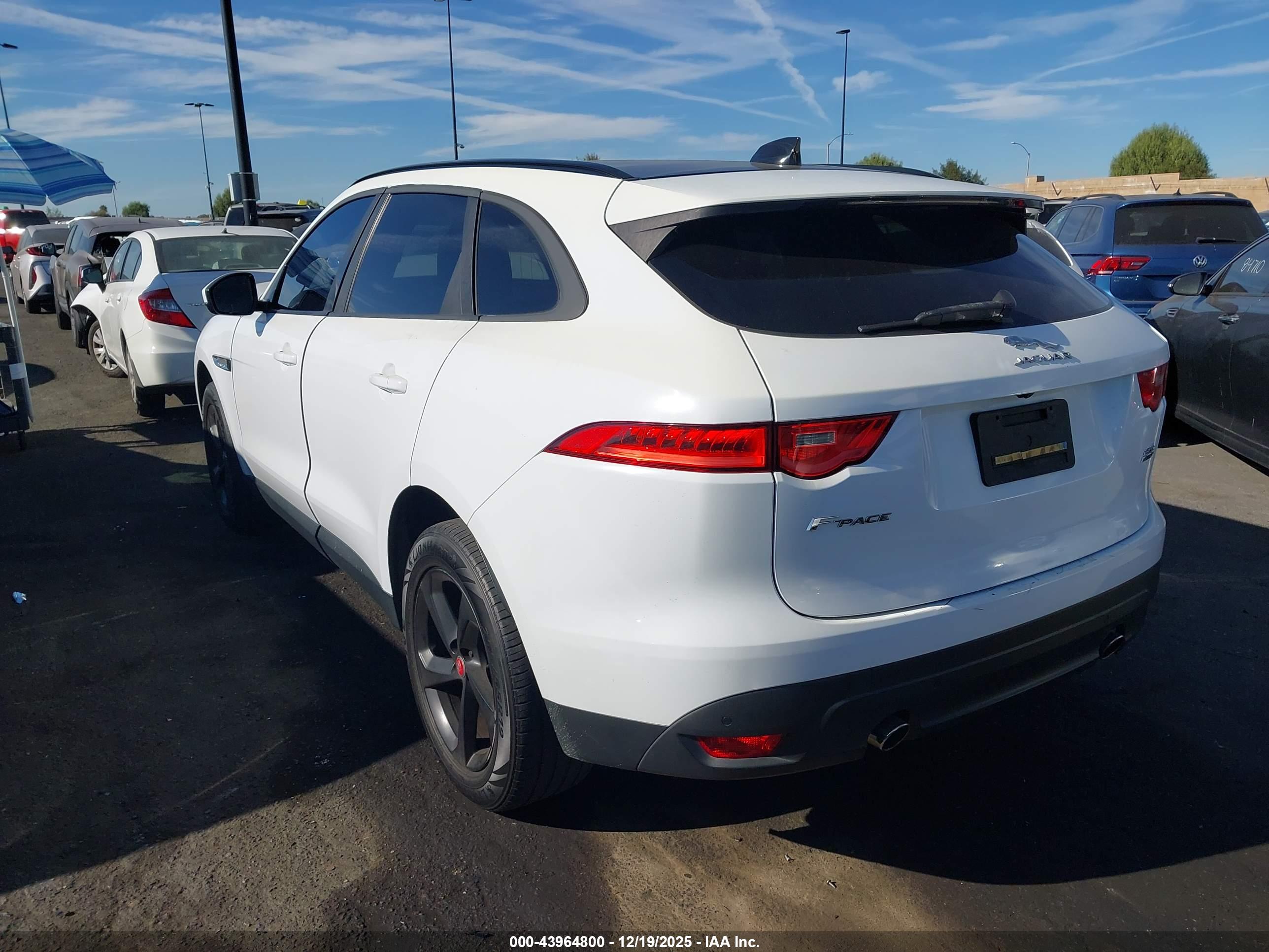 JAGUAR F-PACE image 3