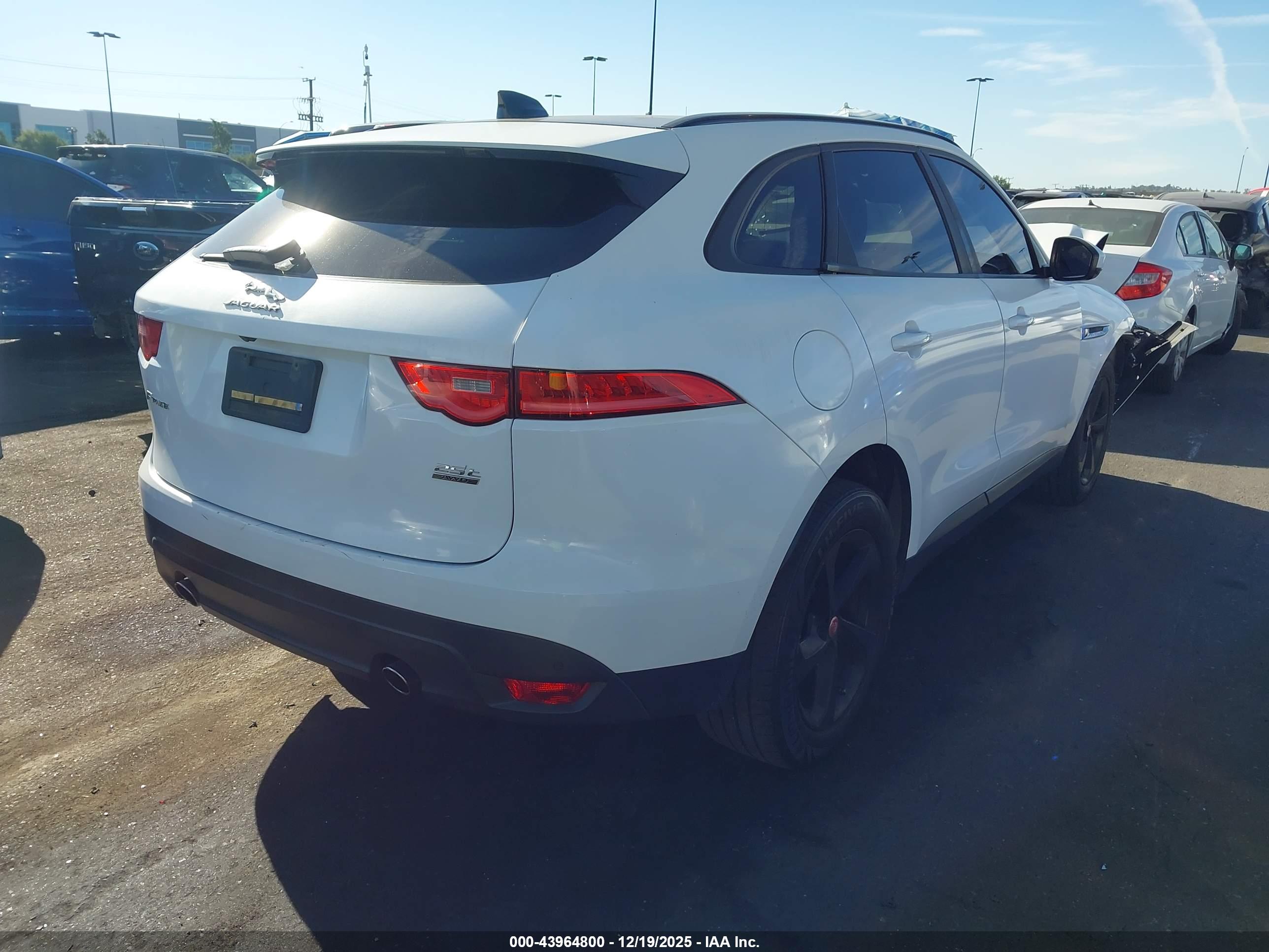 JAGUAR F-PACE image 4