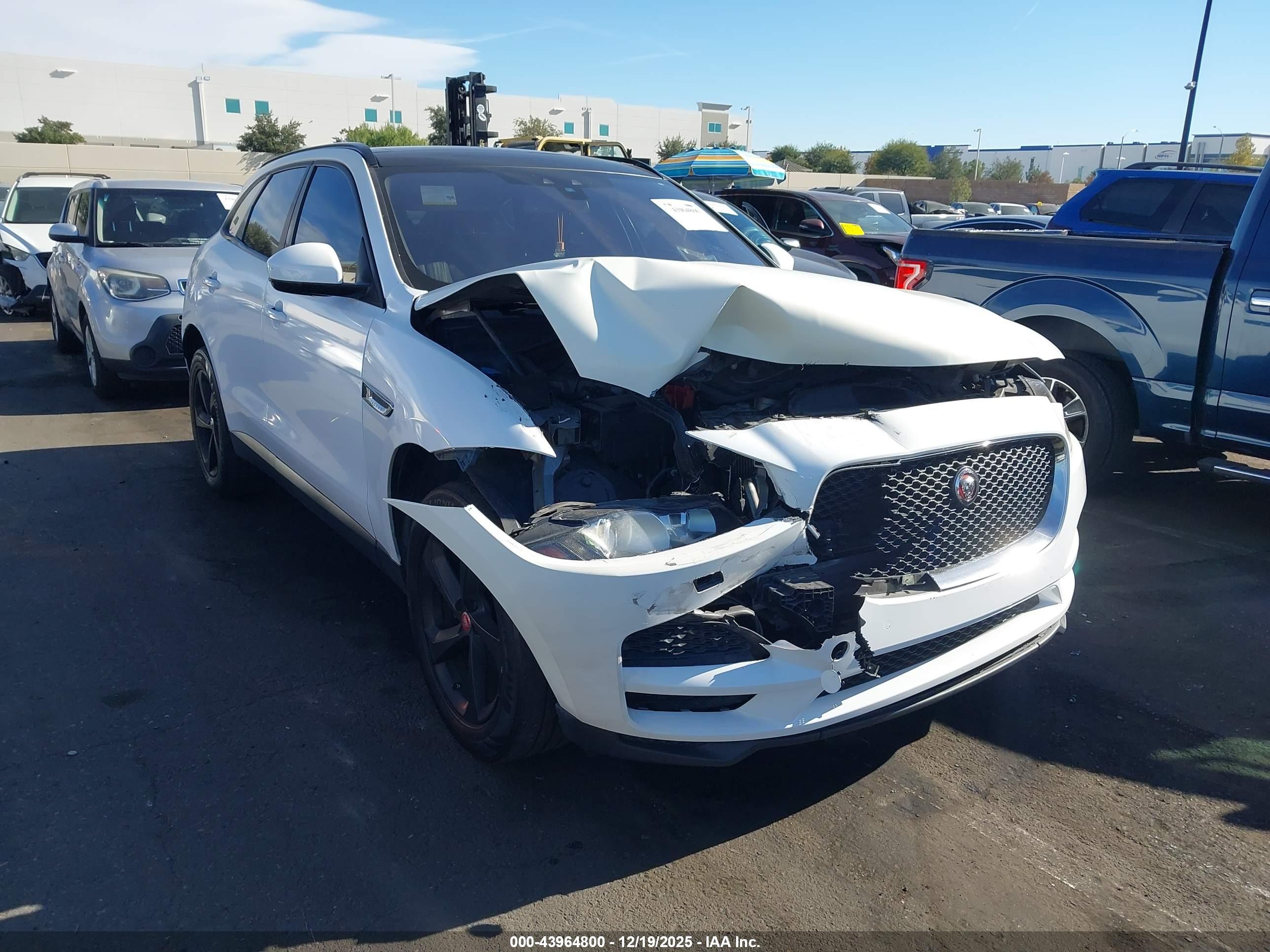 JAGUAR F-PACE image 6