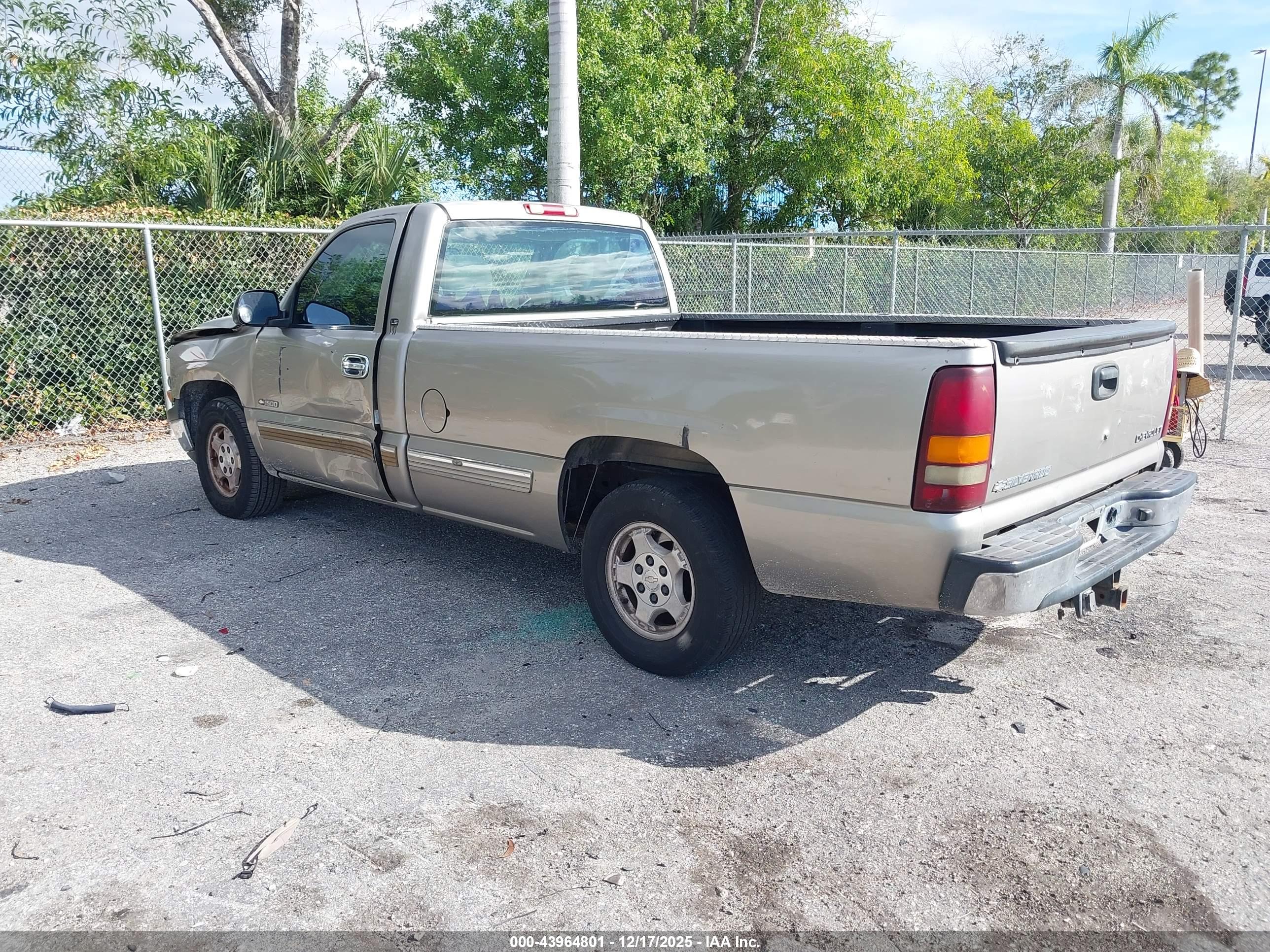 CHEVROLET SILVERADO image 3