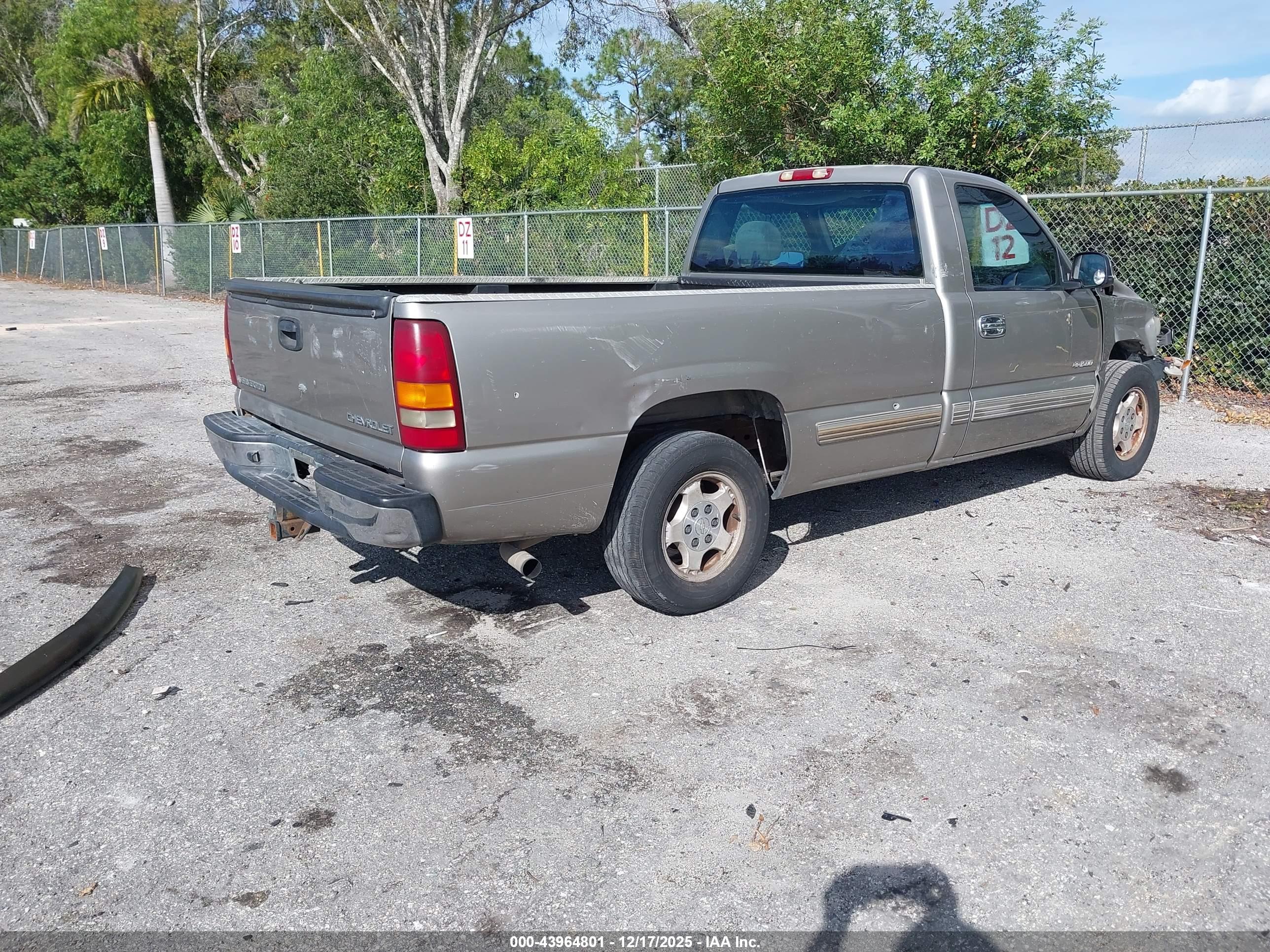 CHEVROLET SILVERADO image 4