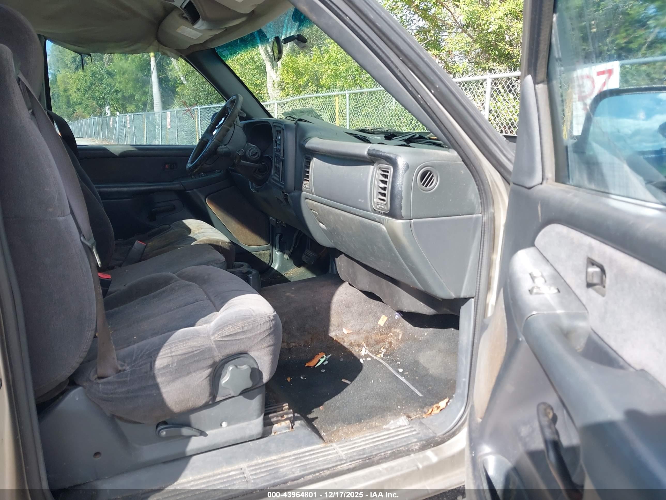 CHEVROLET SILVERADO image 5