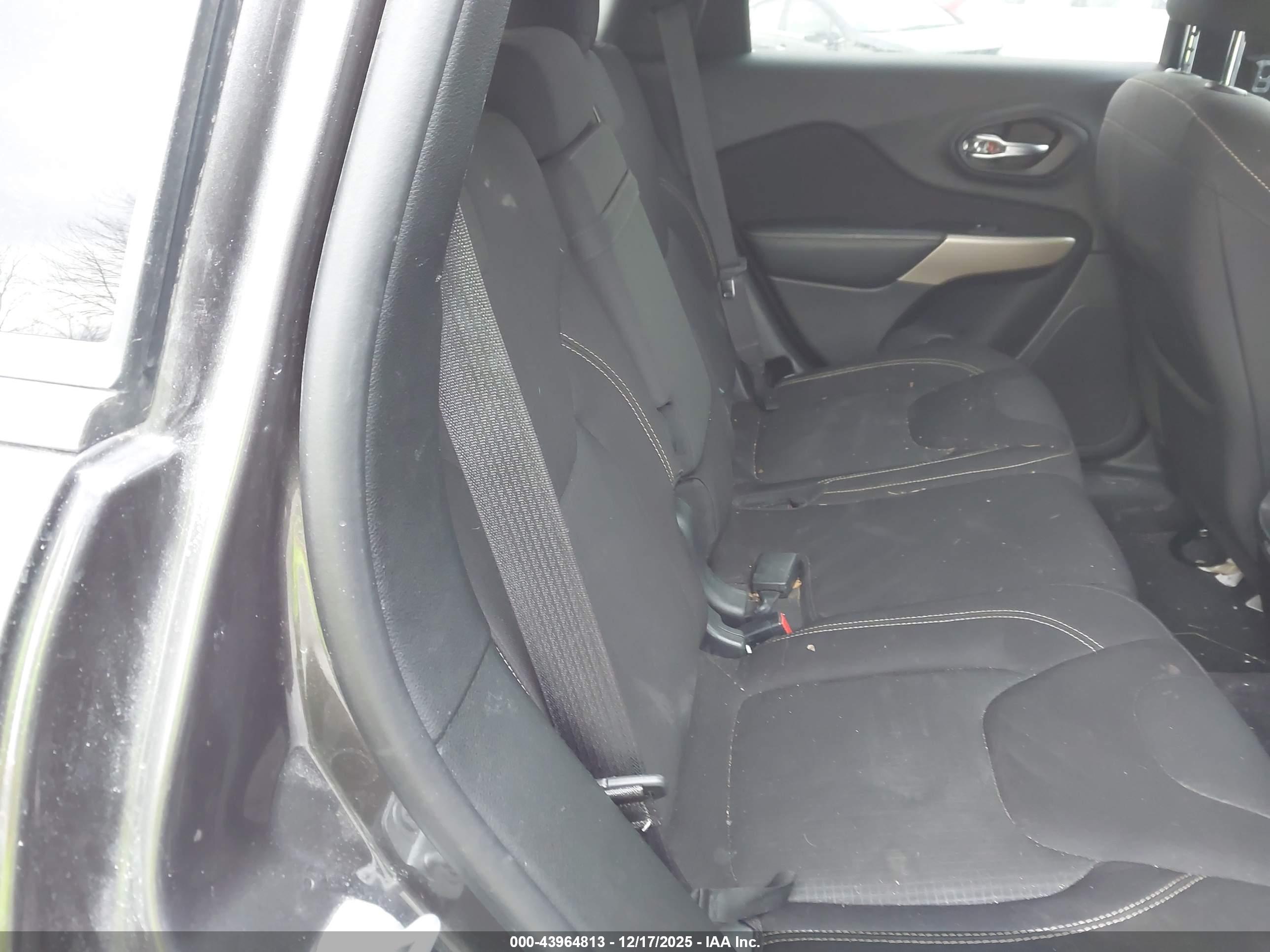 JEEP CHEROKEE image 8