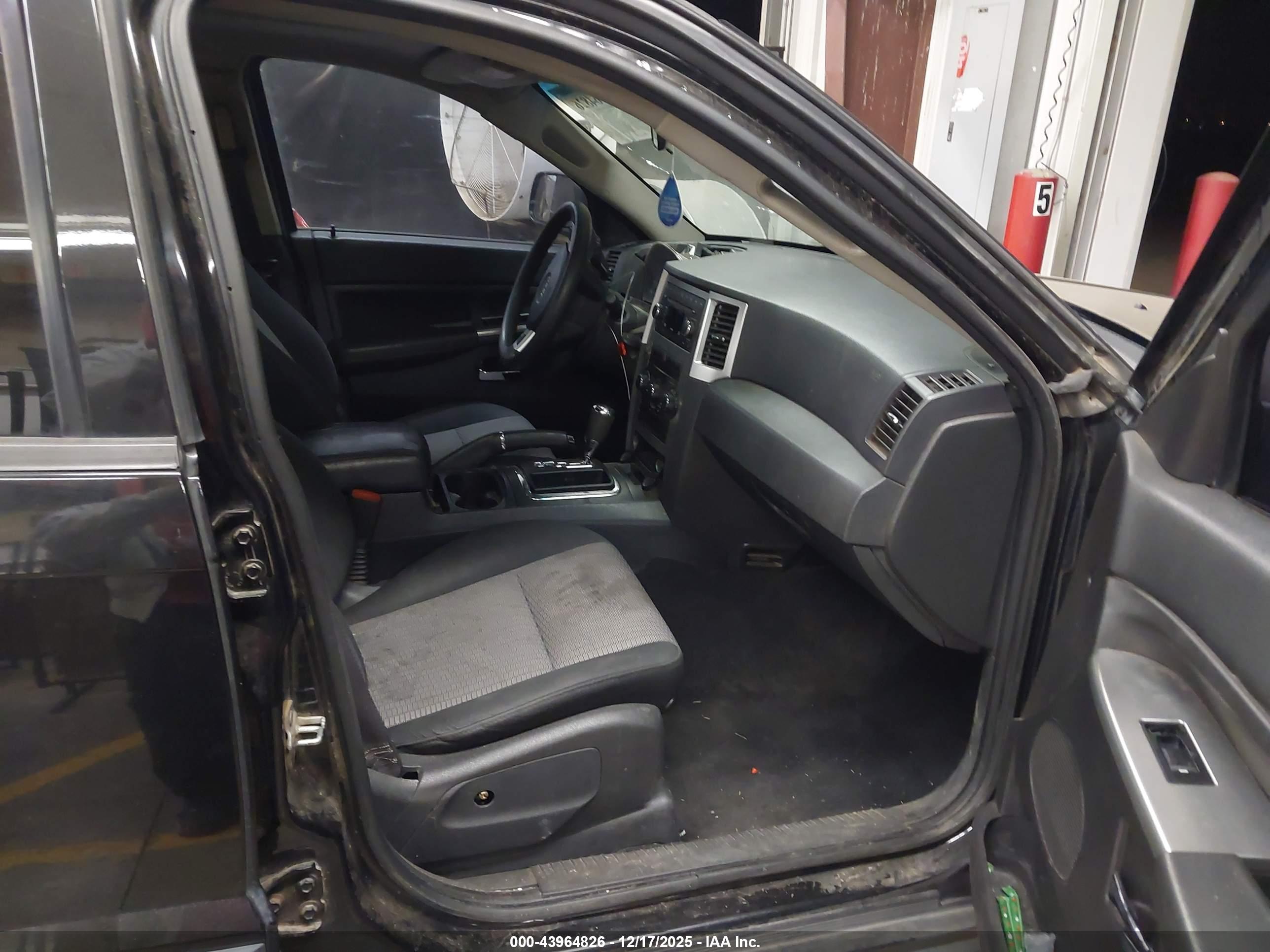 JEEP GRAND image 5