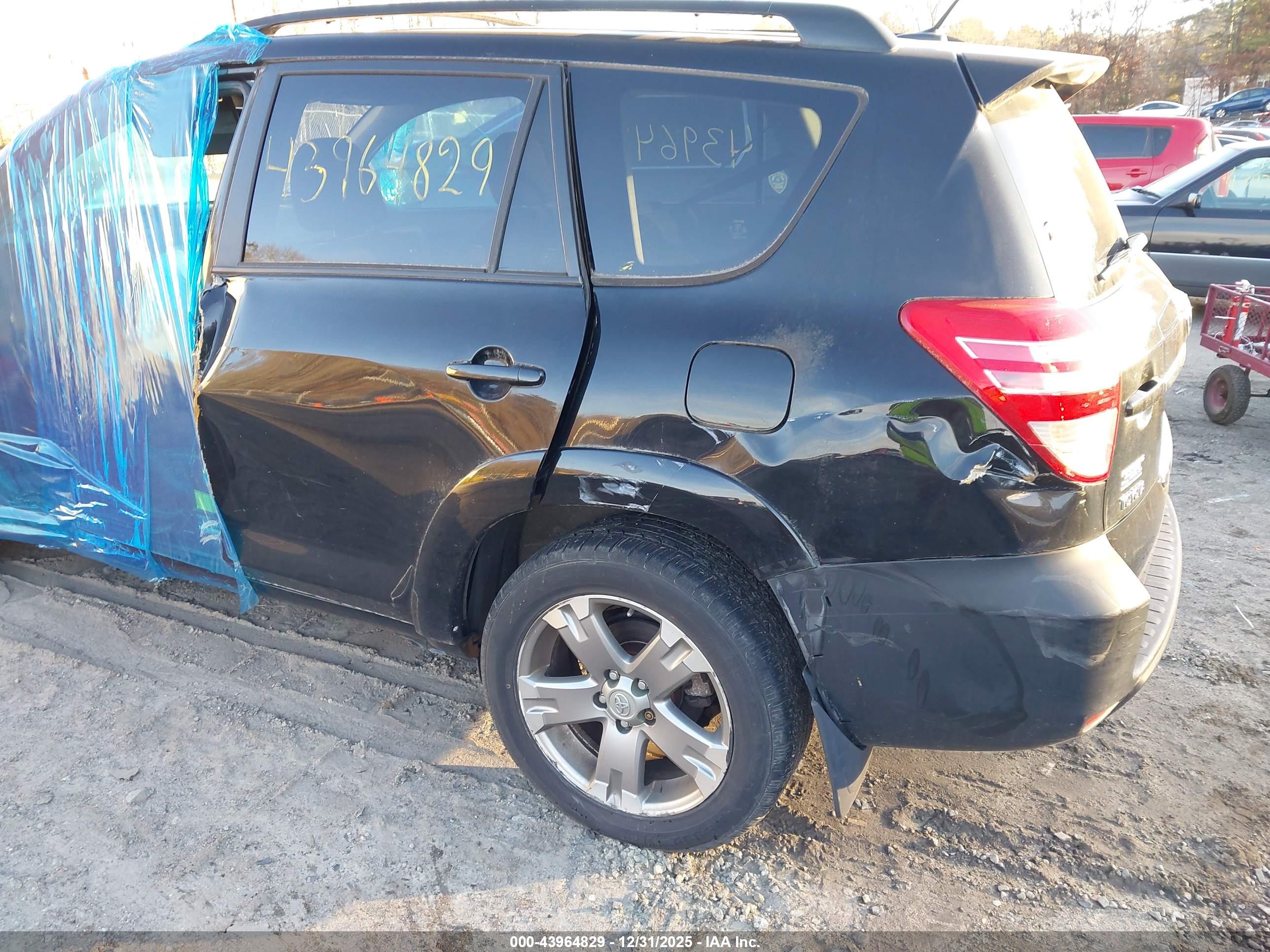 TOYOTA RAV4 image 3