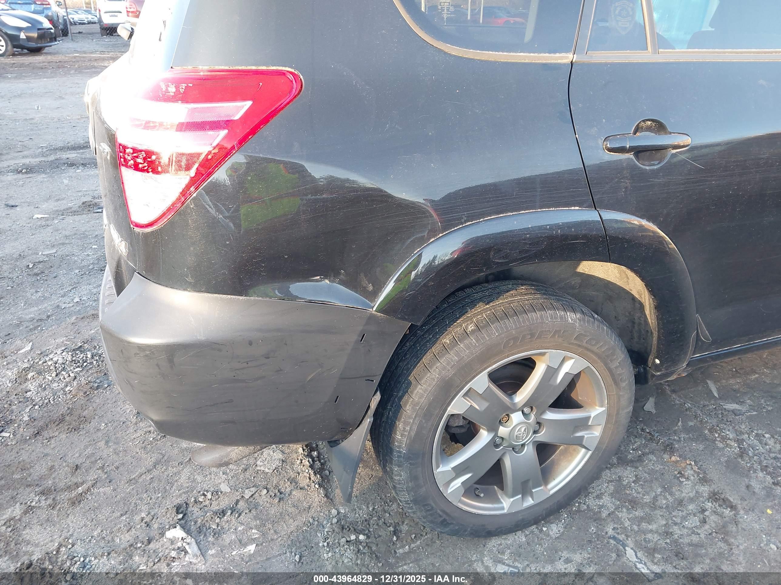 TOYOTA RAV4 image 4