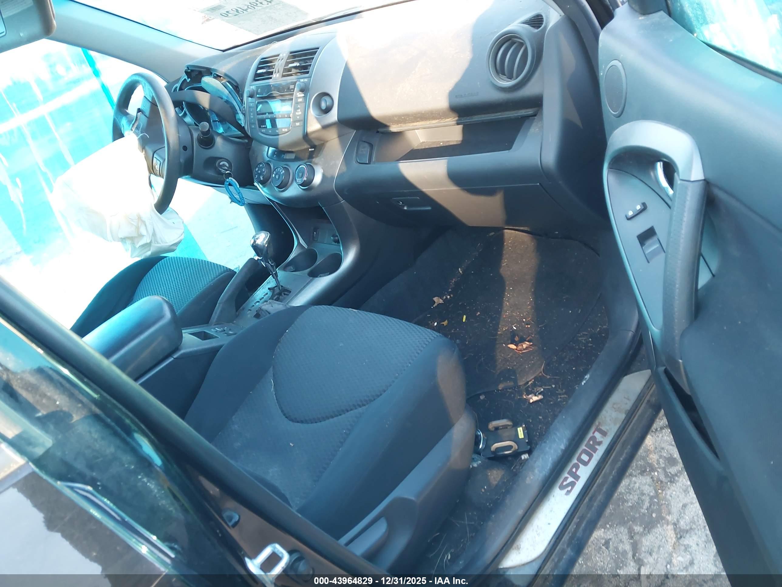 TOYOTA RAV4 image 5