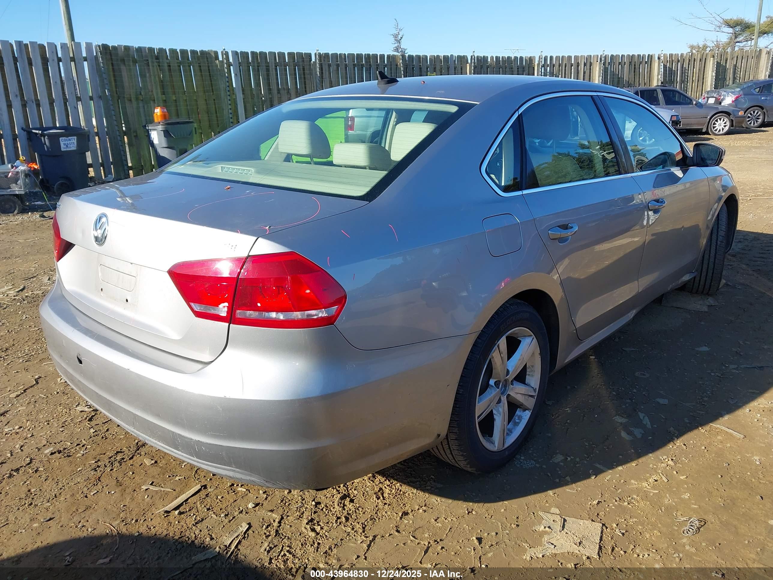 VOLKSWAGEN PASSAT image 4