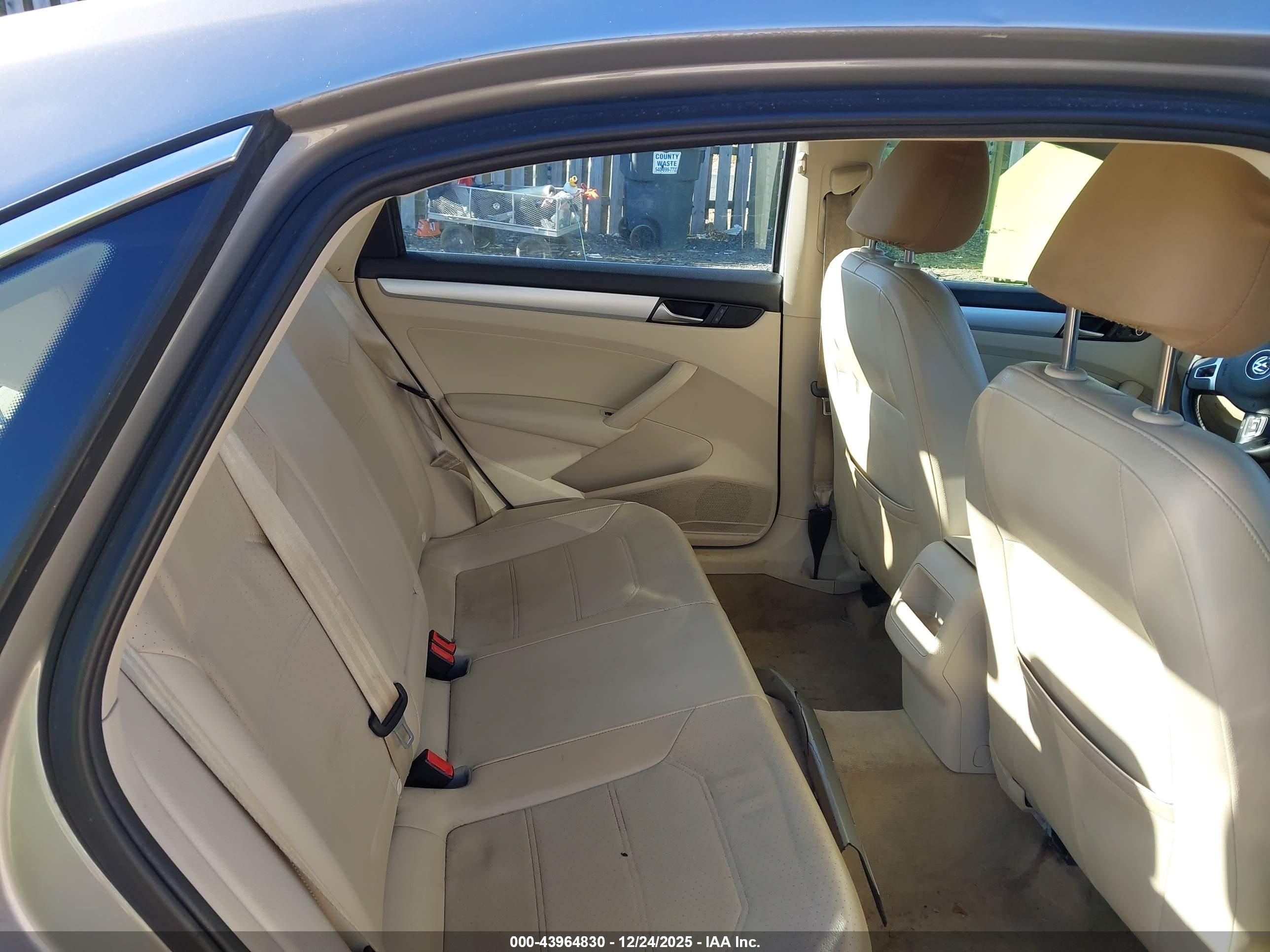 VOLKSWAGEN PASSAT image 8