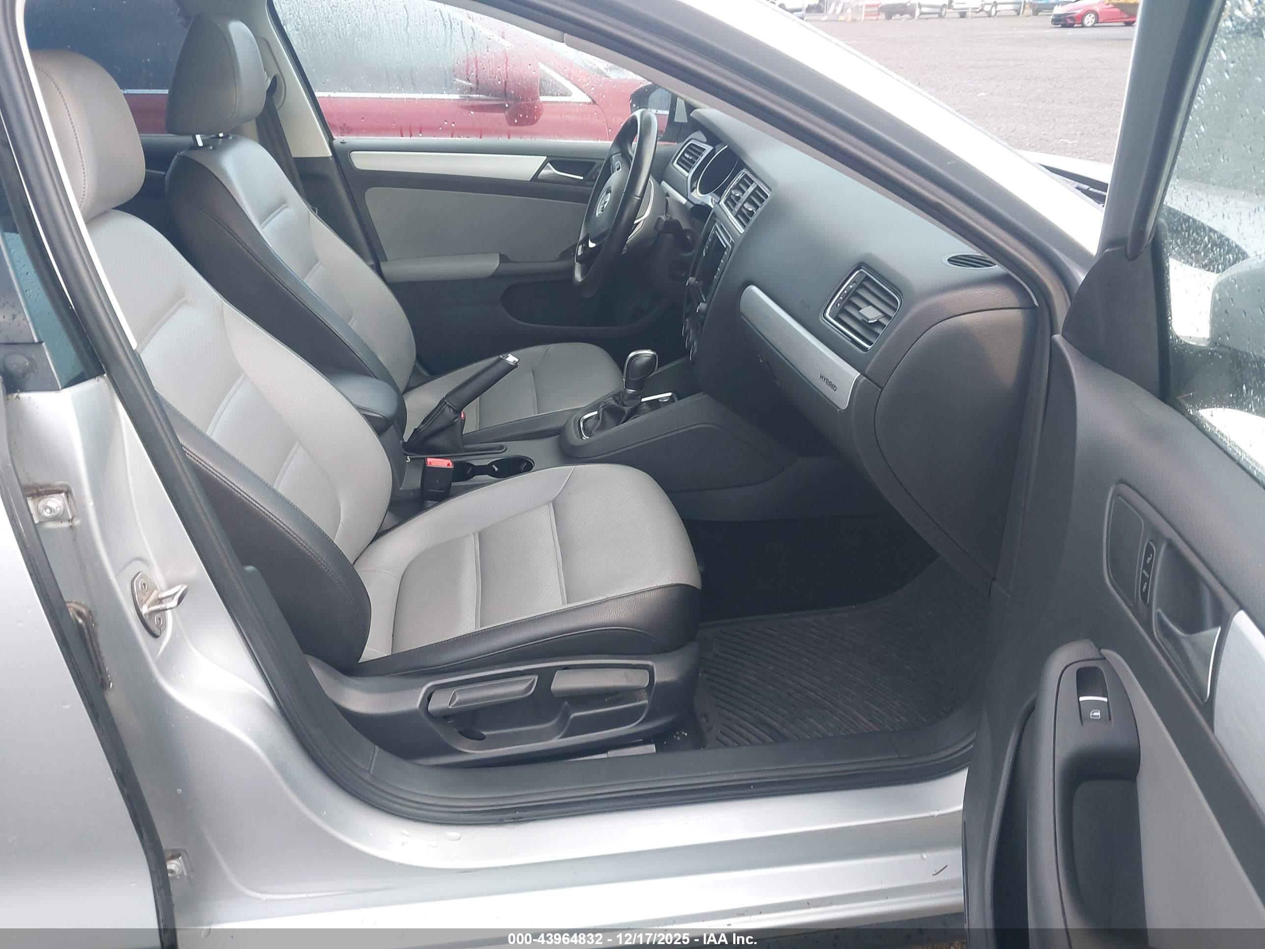 VOLKSWAGEN JETTA image 5
