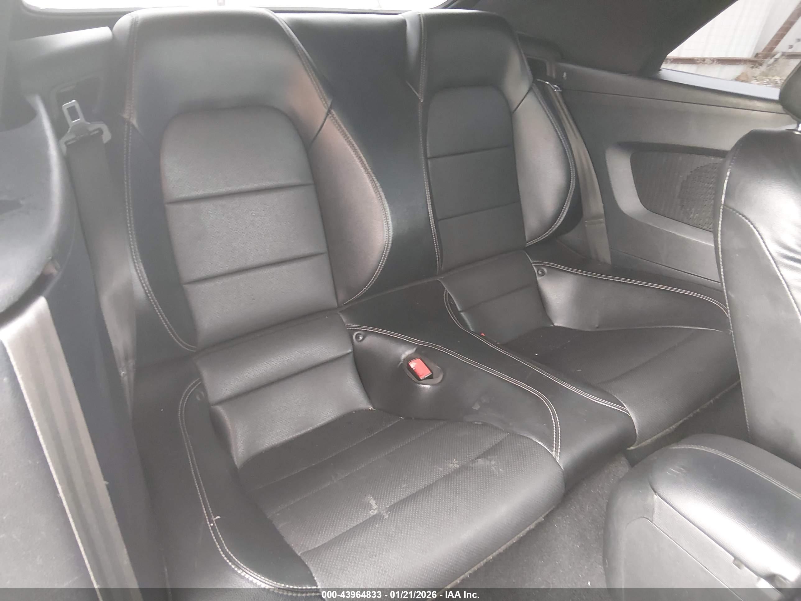 FORD MUSTANG image 8