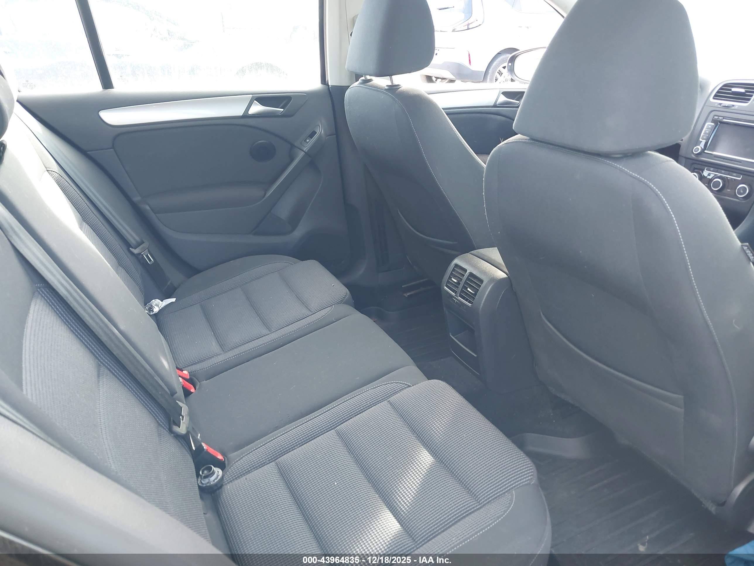 VOLKSWAGEN GOLF image 8
