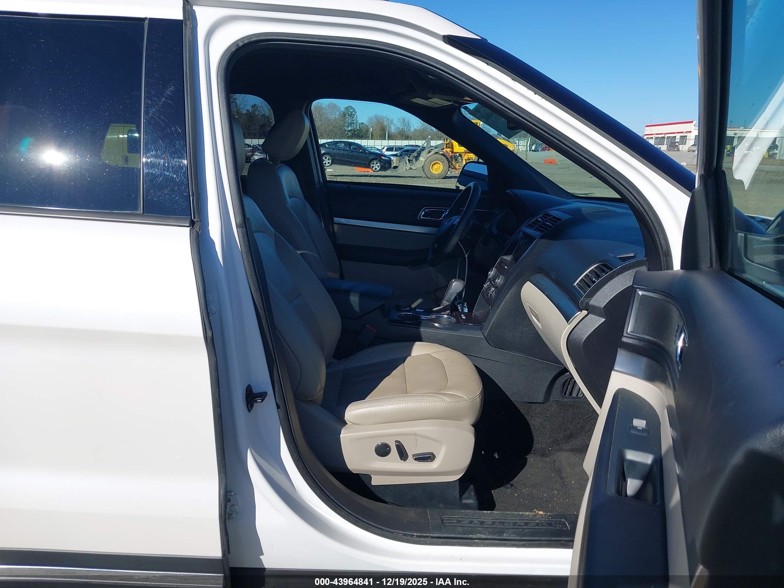 FORD EXPLORER image 5