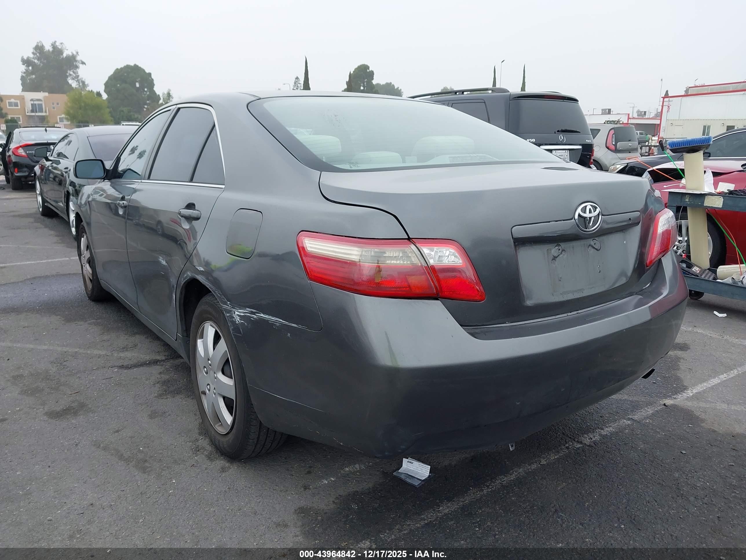 TOYOTA CAMRY image 3