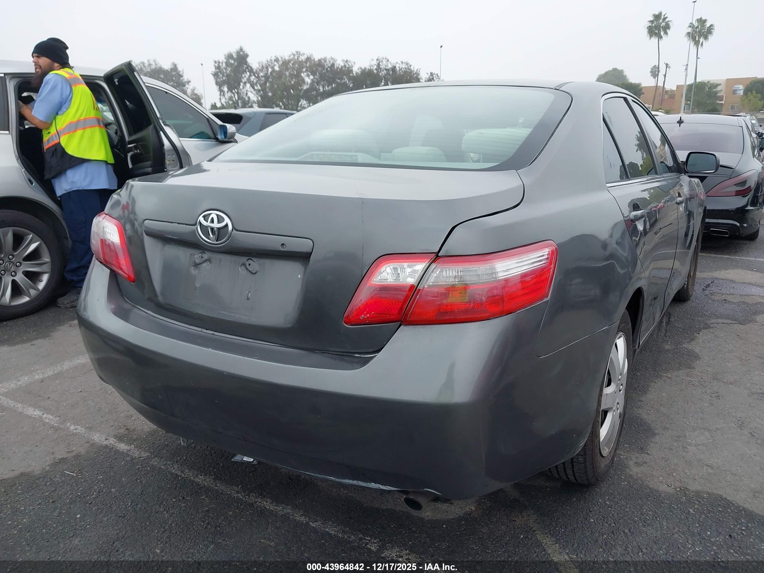 TOYOTA CAMRY image 4