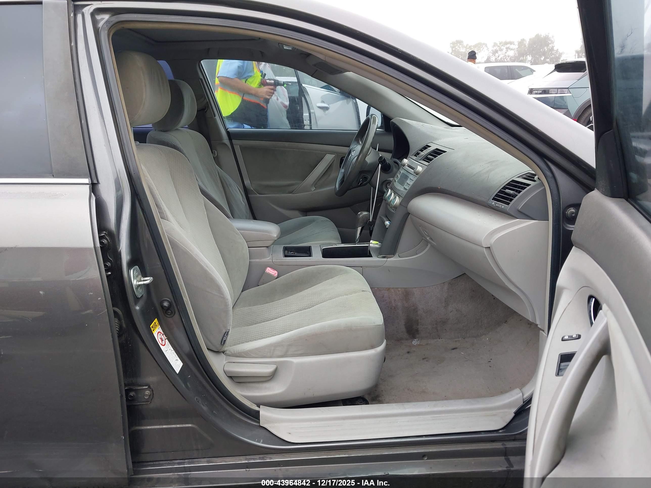 TOYOTA CAMRY image 5