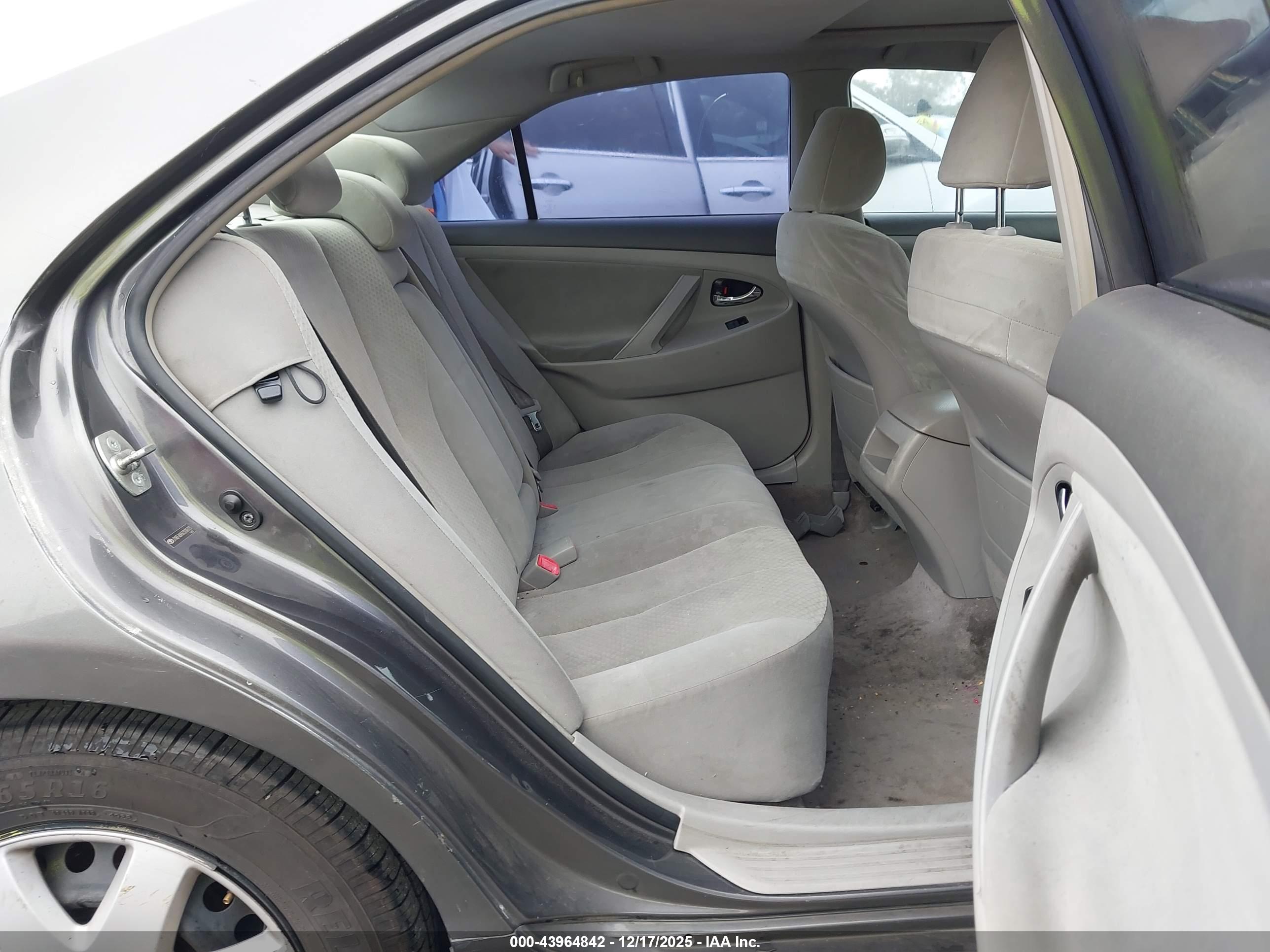 TOYOTA CAMRY image 8