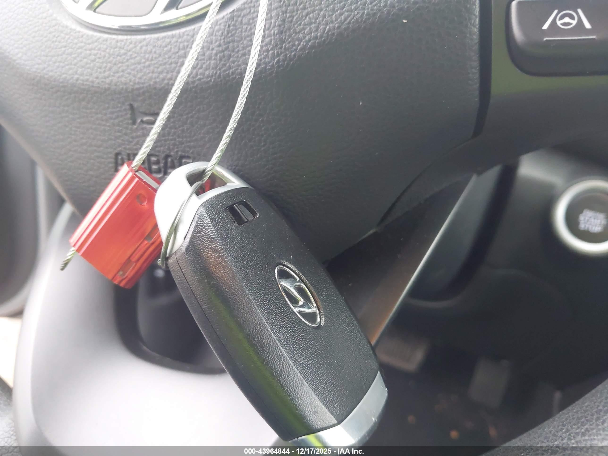 HYUNDAI KONA image 11